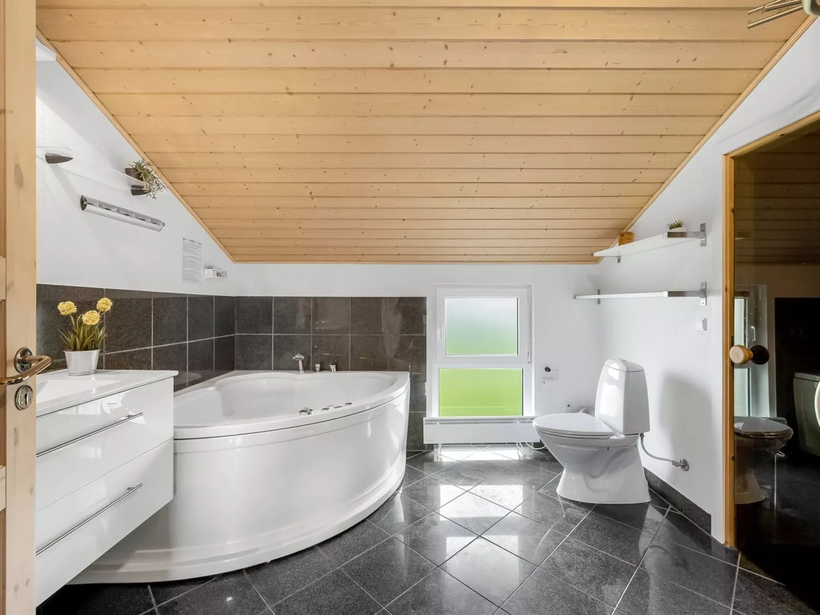 "Samuil" - 300m to the fjord-Binnen