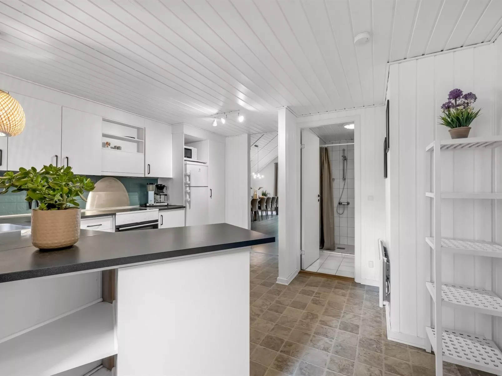 "Sylvi" - 1.7km from the sea-Binnen