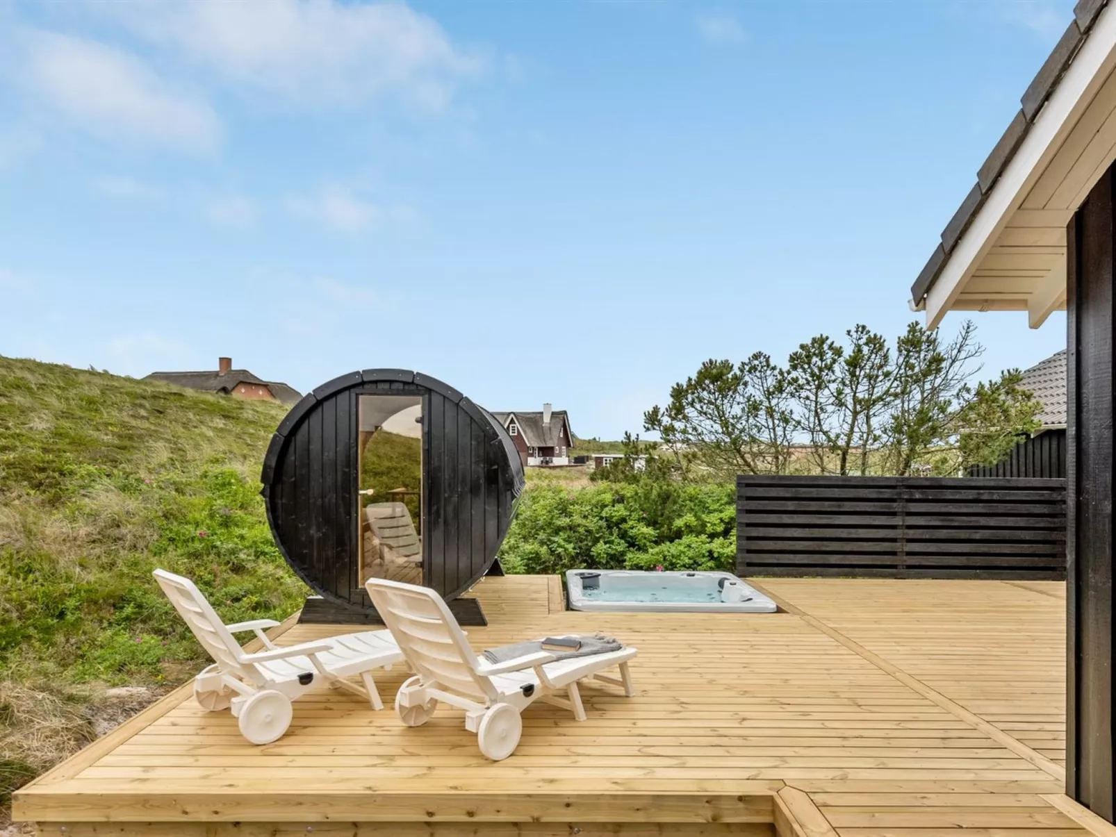 "Arvo" -  from the sea-Buiten