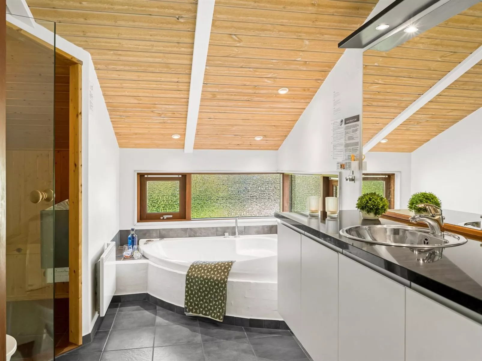 "Emeli" - 1.3km from the sea-Binnen