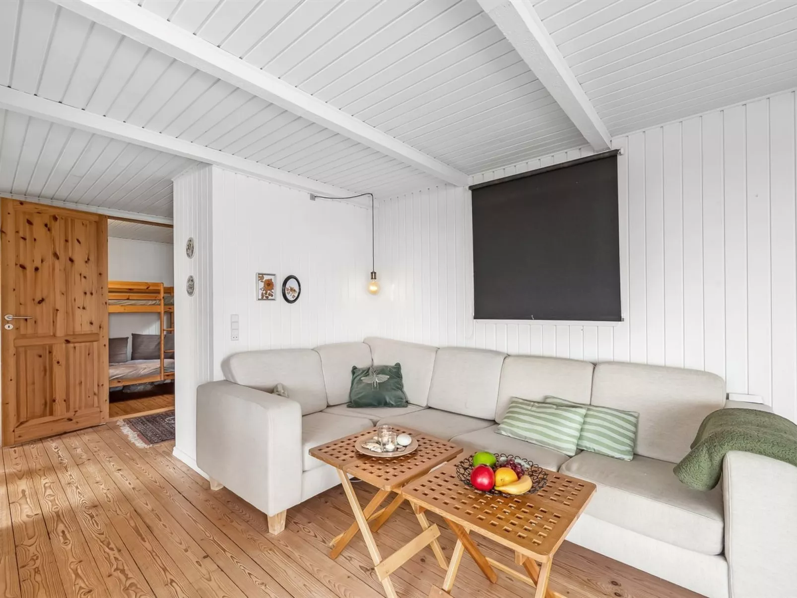 "Heera" - 100m to the fjord-Binnen