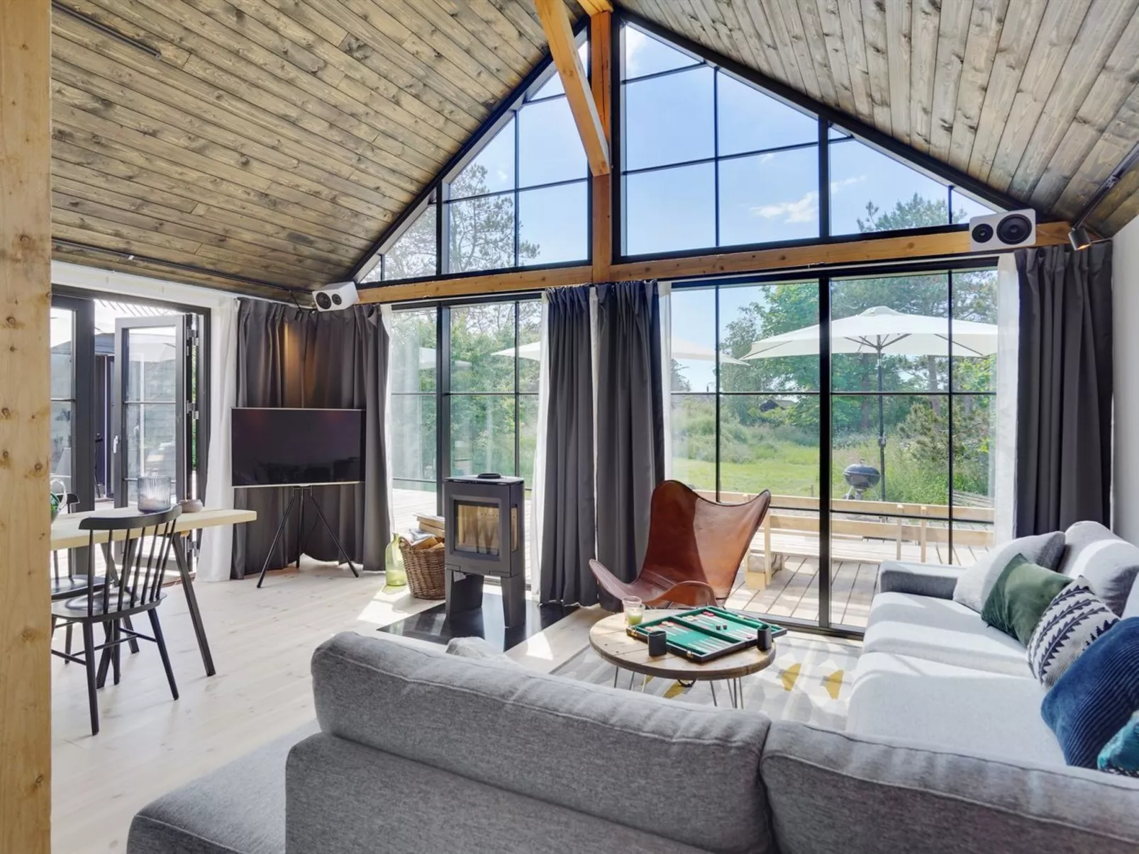 "Henrik" - 100m from the sea-Binnen