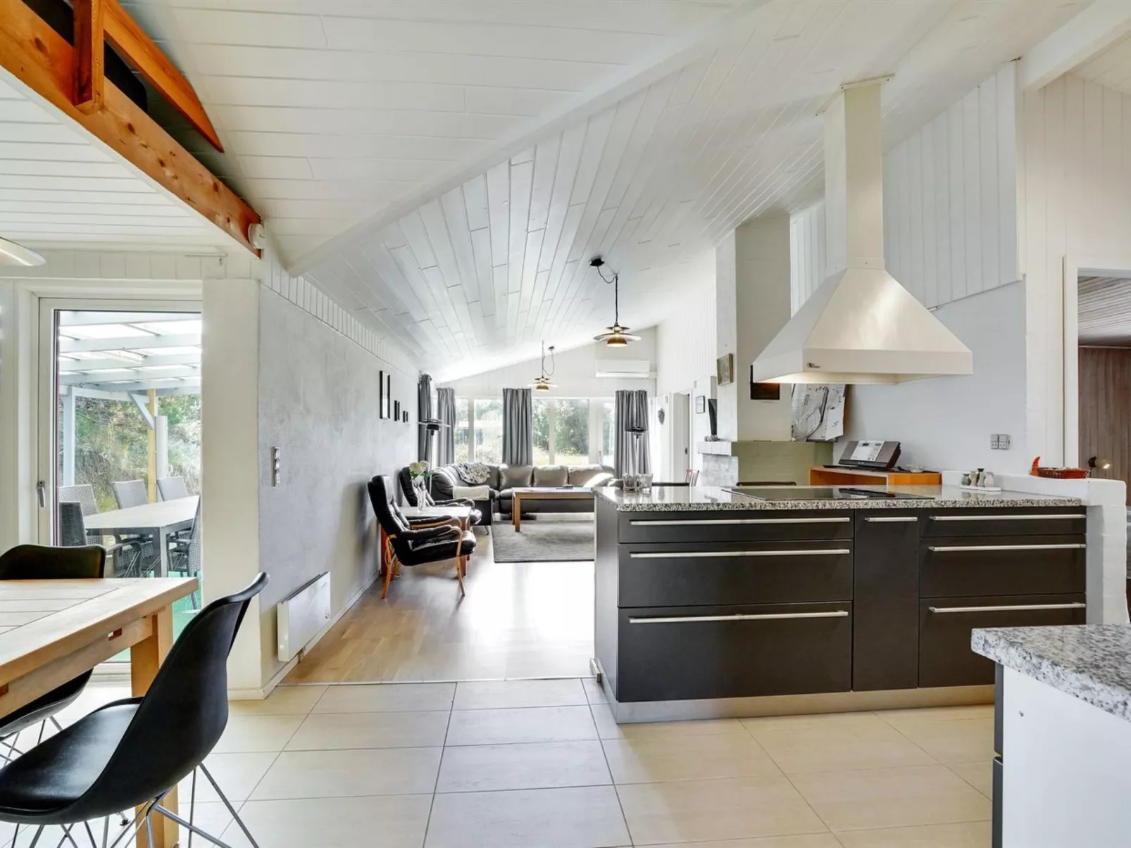 "Germund" - 900m from the sea-Binnen