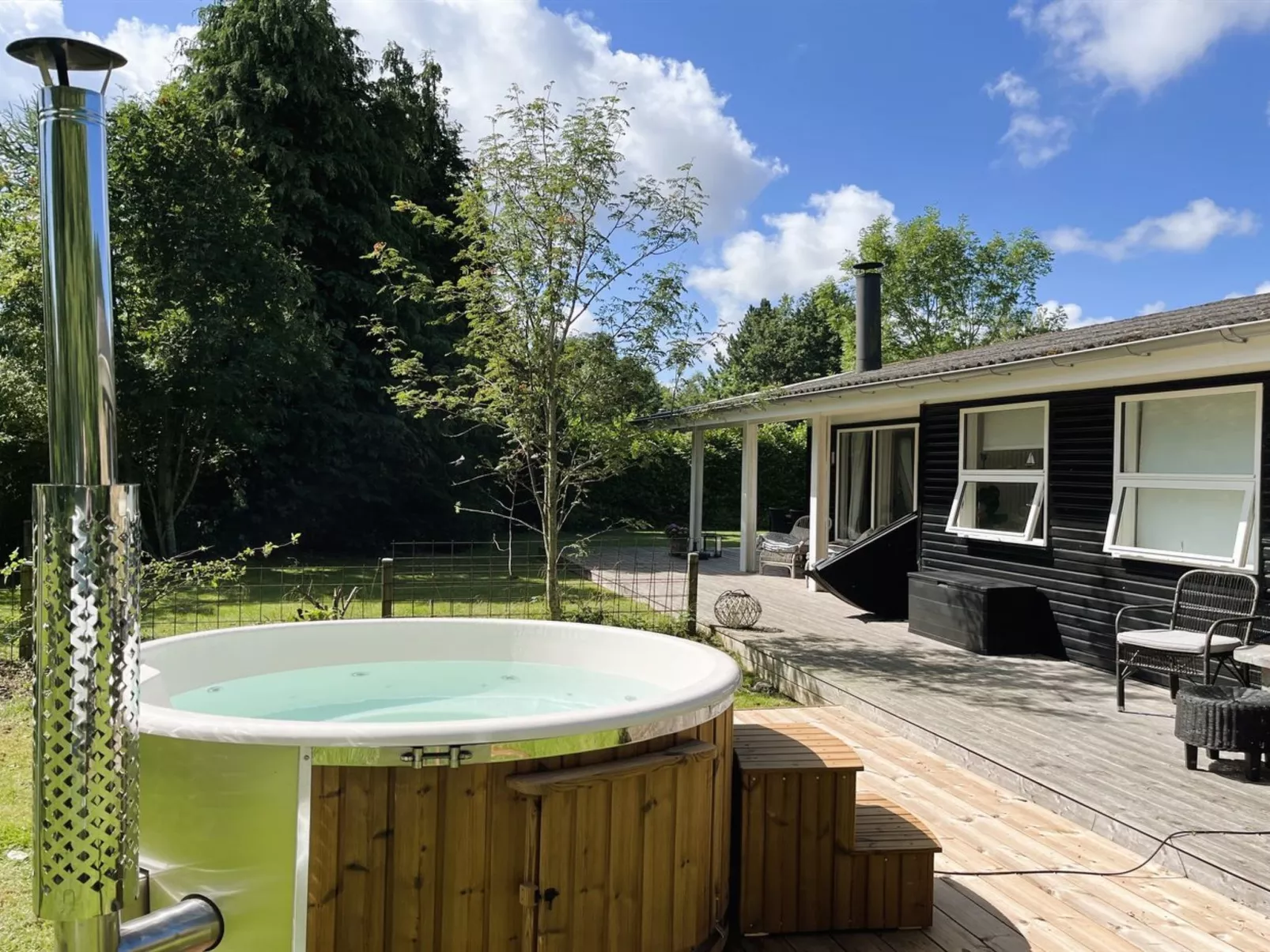 "Aksa" - 400m from the sea-Binnen