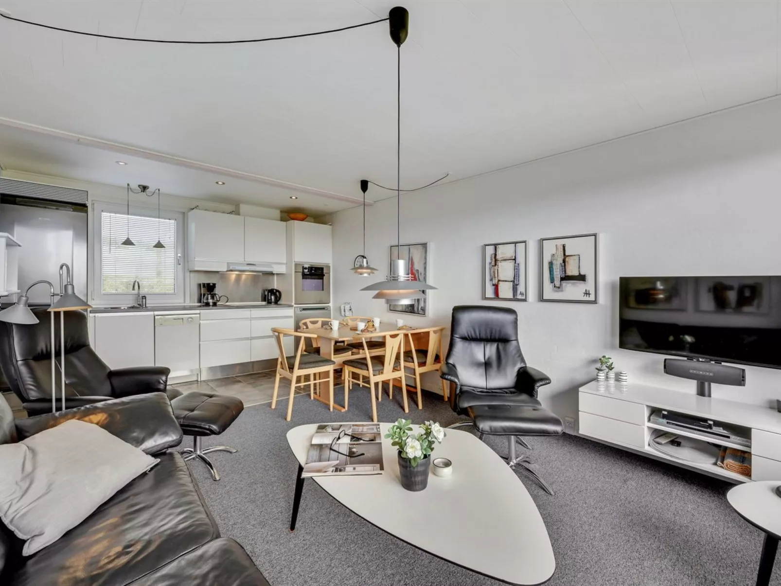 "Elizabeta" - 100m to the fjord-Binnen