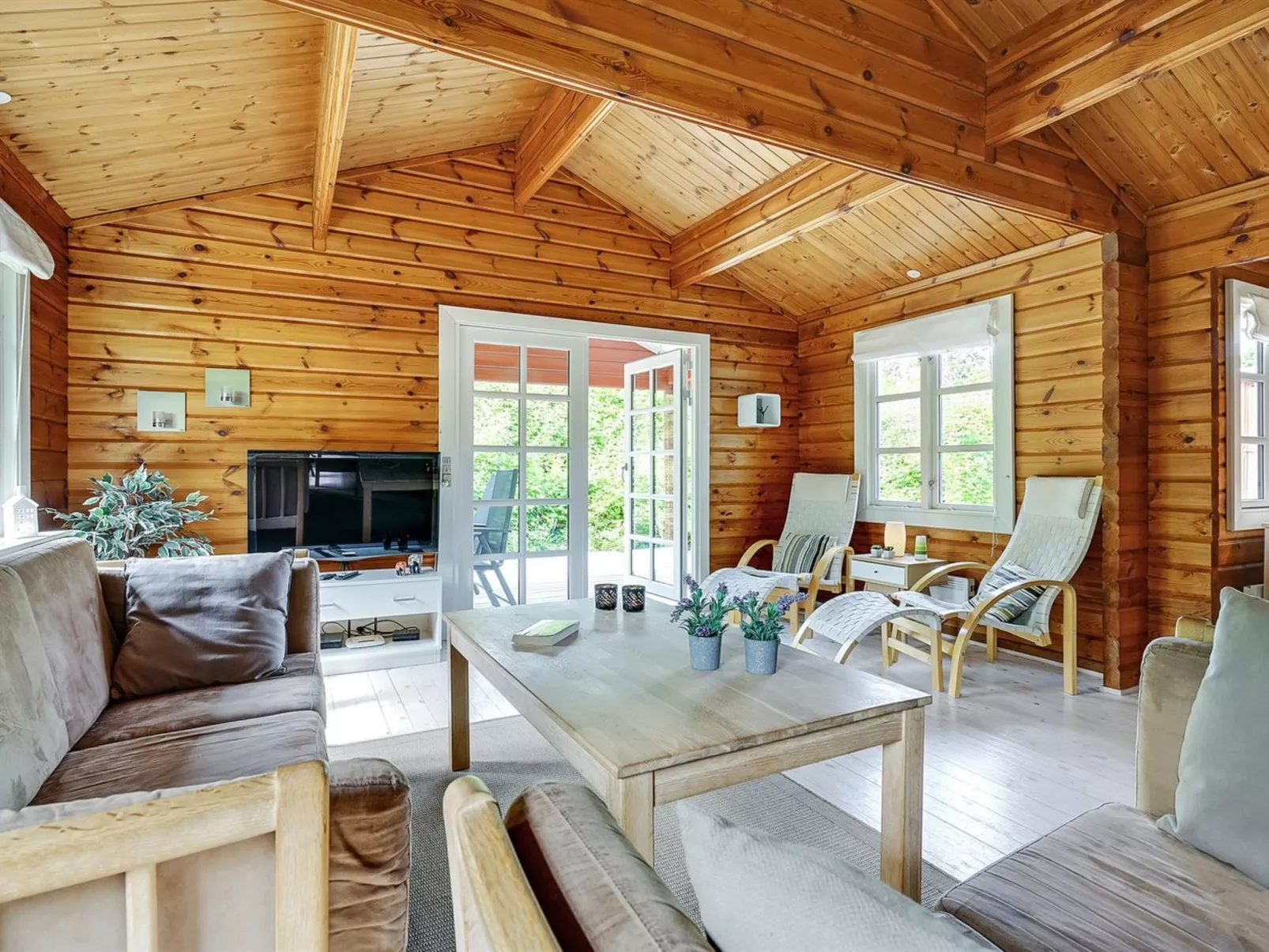 "Ernestine" - 500m to the fjord-Binnen