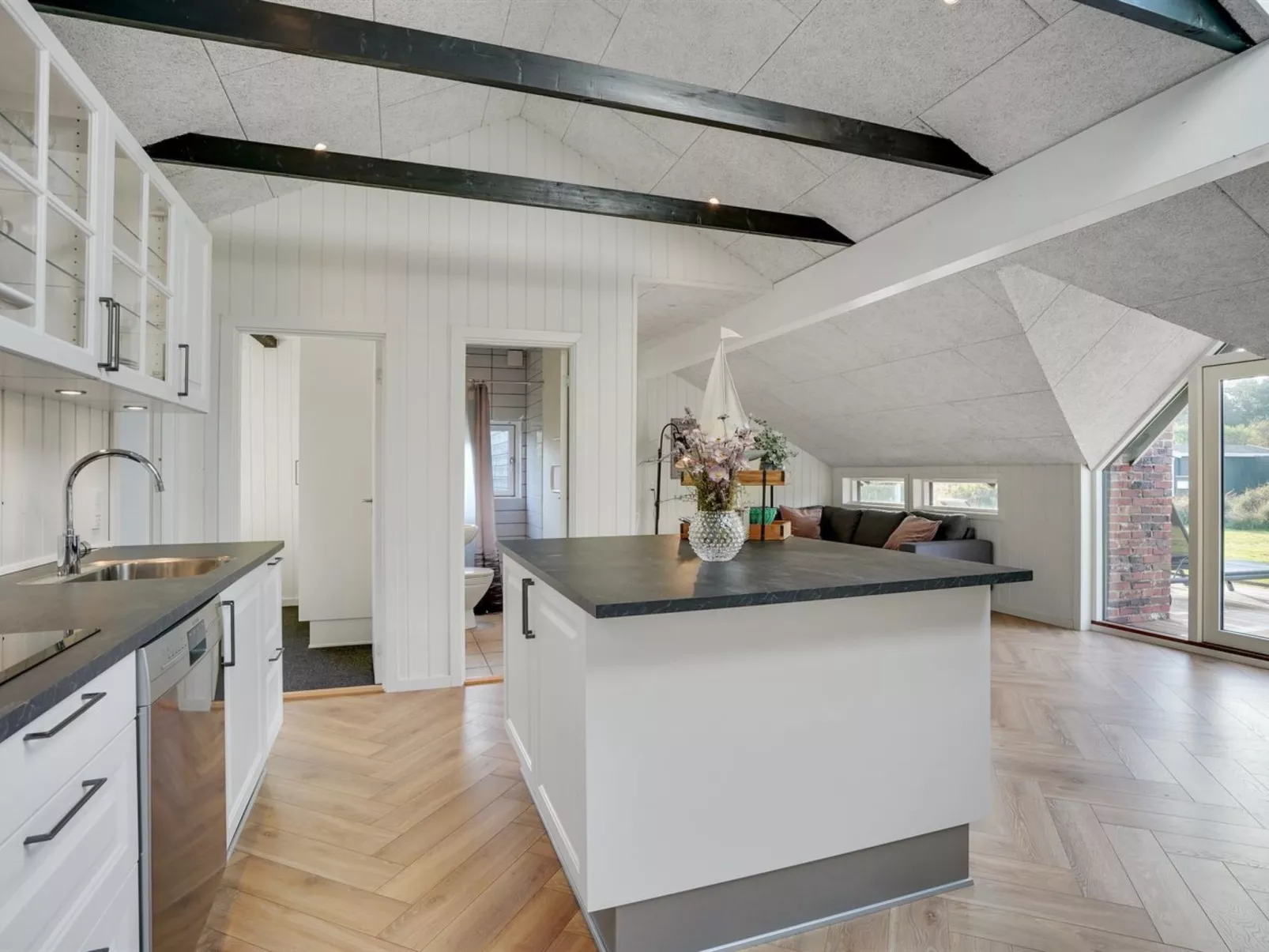 "Ellenora" - 1km from the sea-Binnen