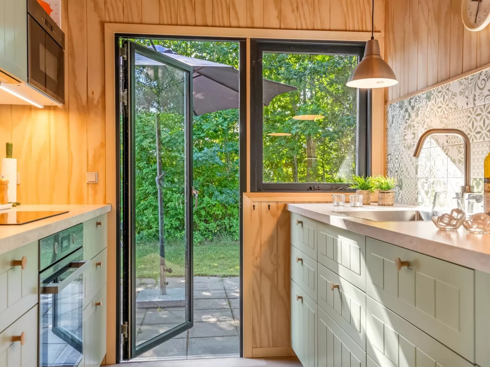 "Tayana" - 75m to the fjord-Binnen