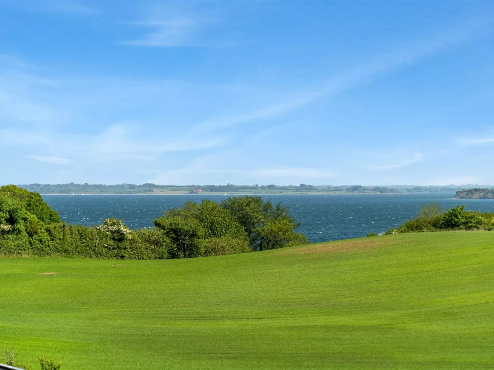 "Axeln" - 300m to the fjord-Buiten