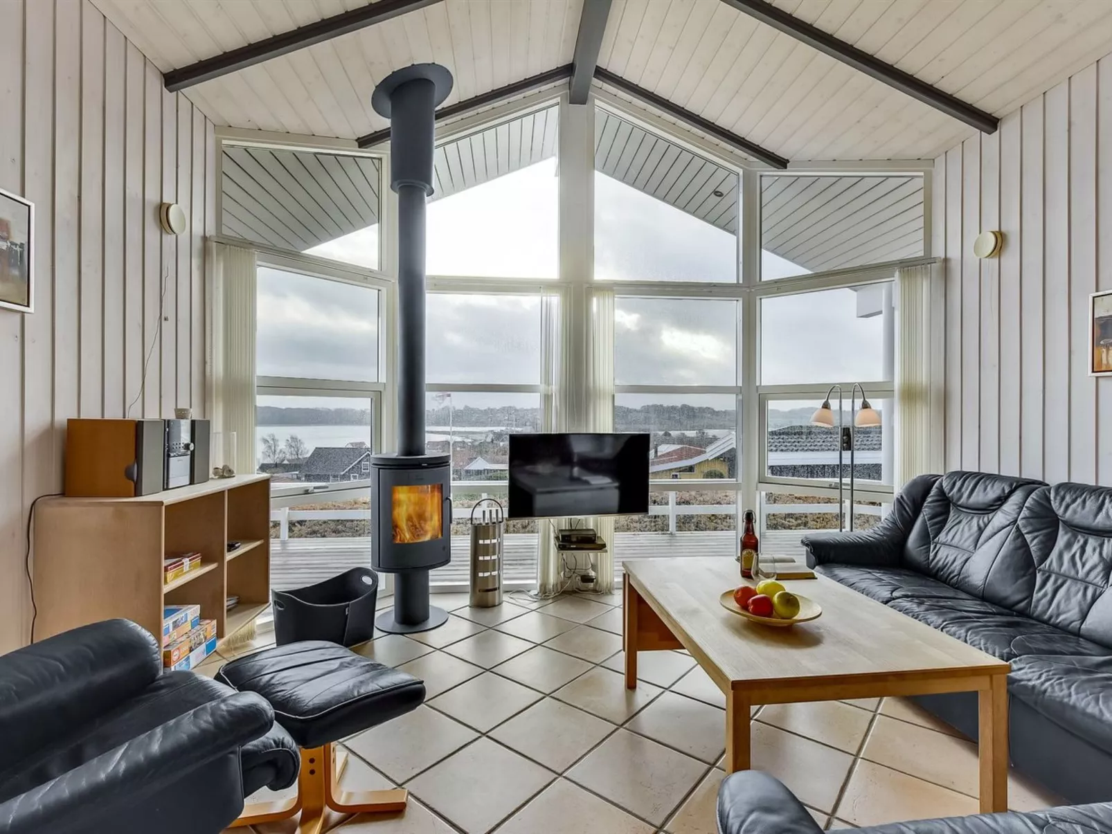 "Maj" - 150m from the sea-Binnen