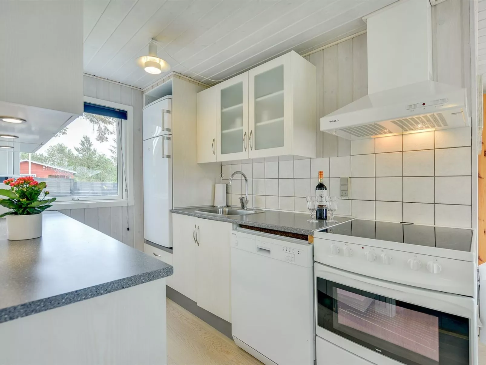 "Hildegarde" - 900m from the sea-Binnen