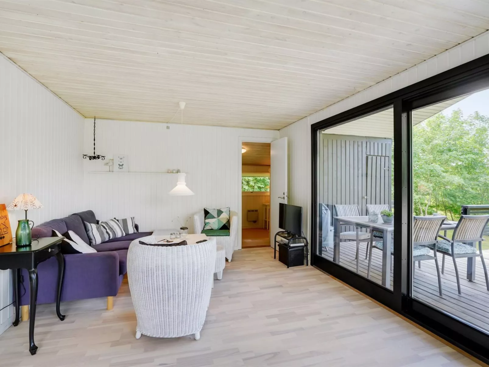 "Angantir" - 700m to the fjord-Binnen