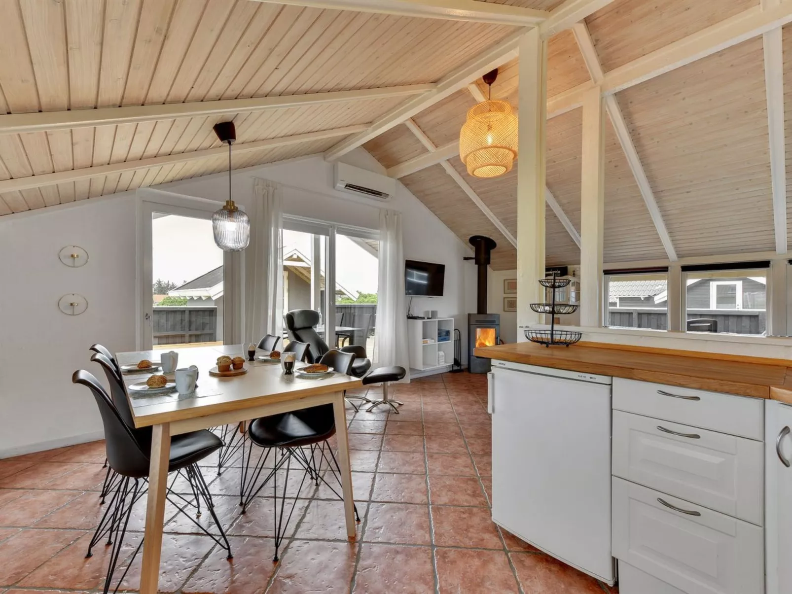 "Solbritt" - 330m to the fjord-Binnen