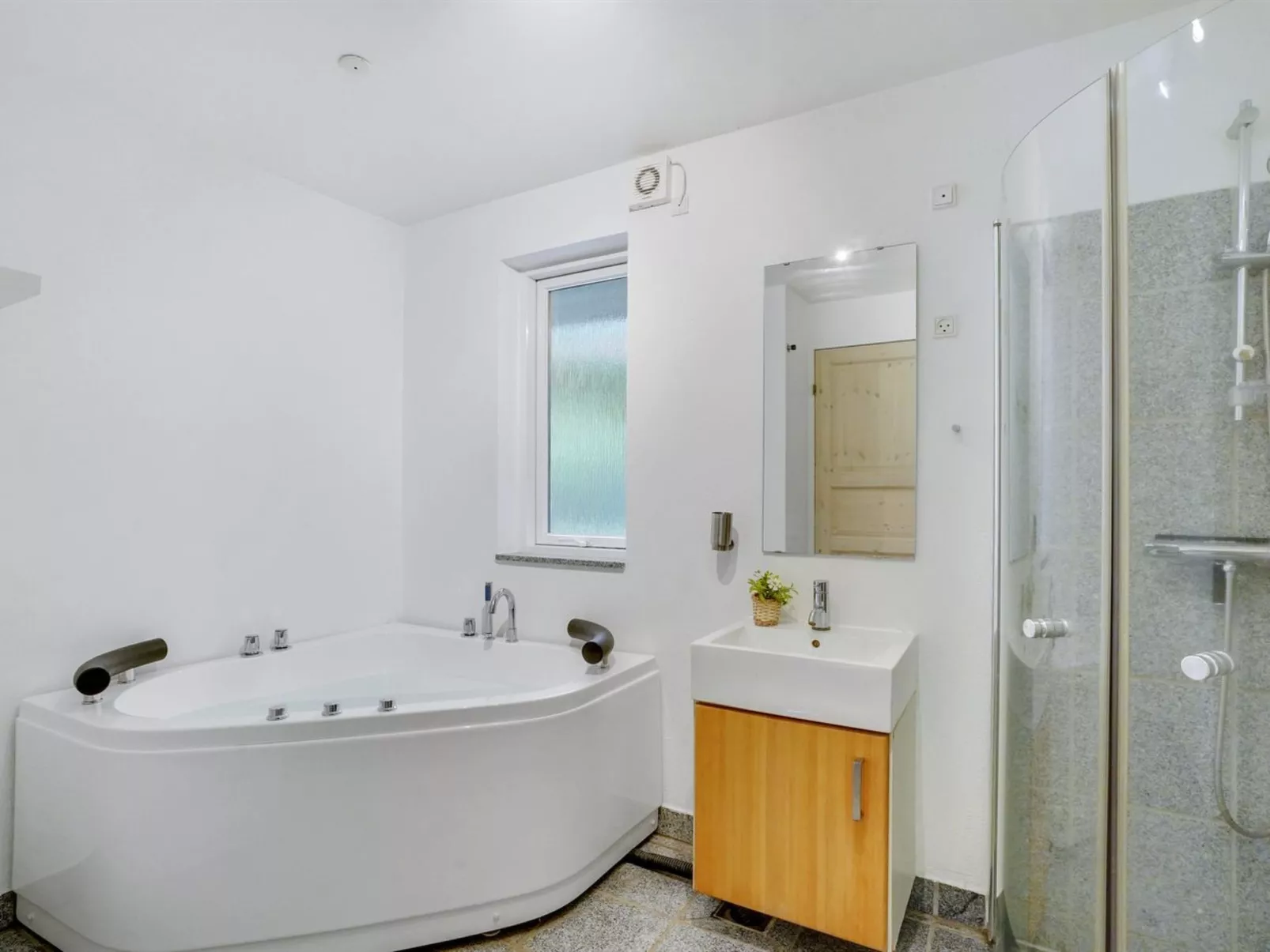 "Elis" - 90m to the fjord-Binnen