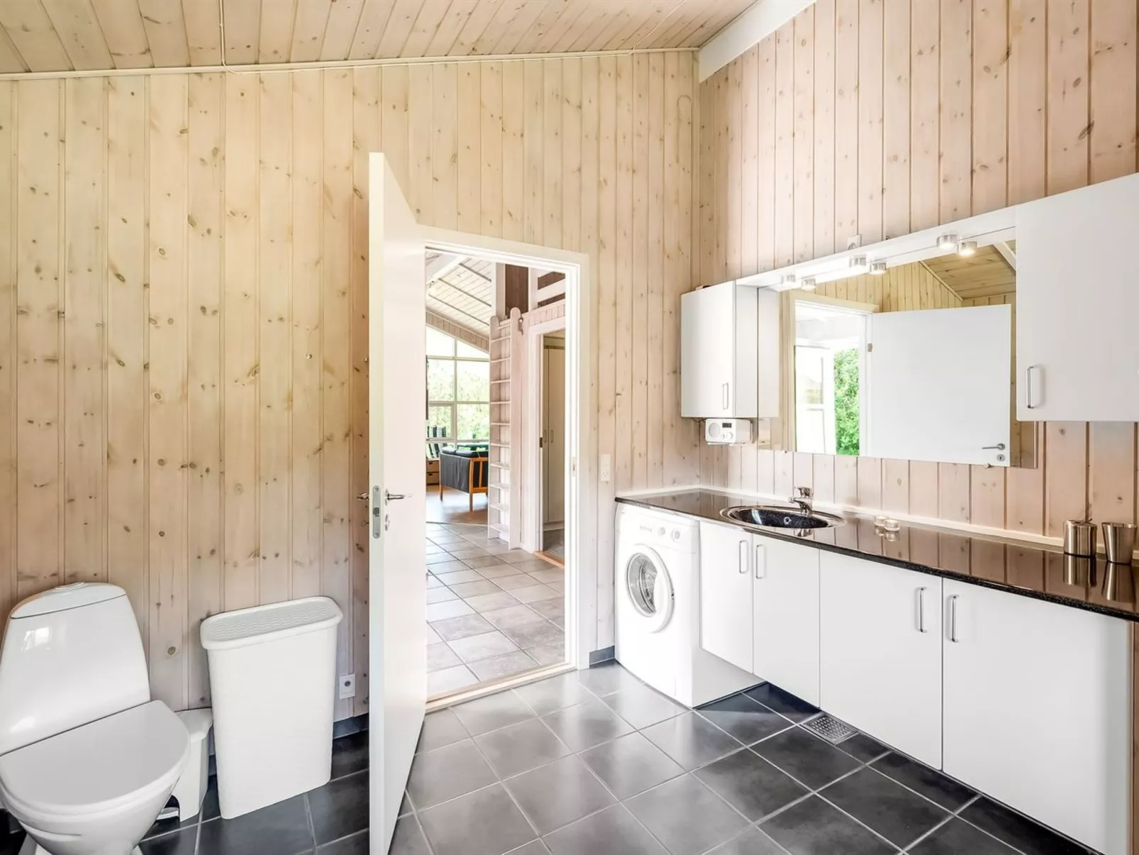 "Karlsefni" - 600m to the fjord-Binnen