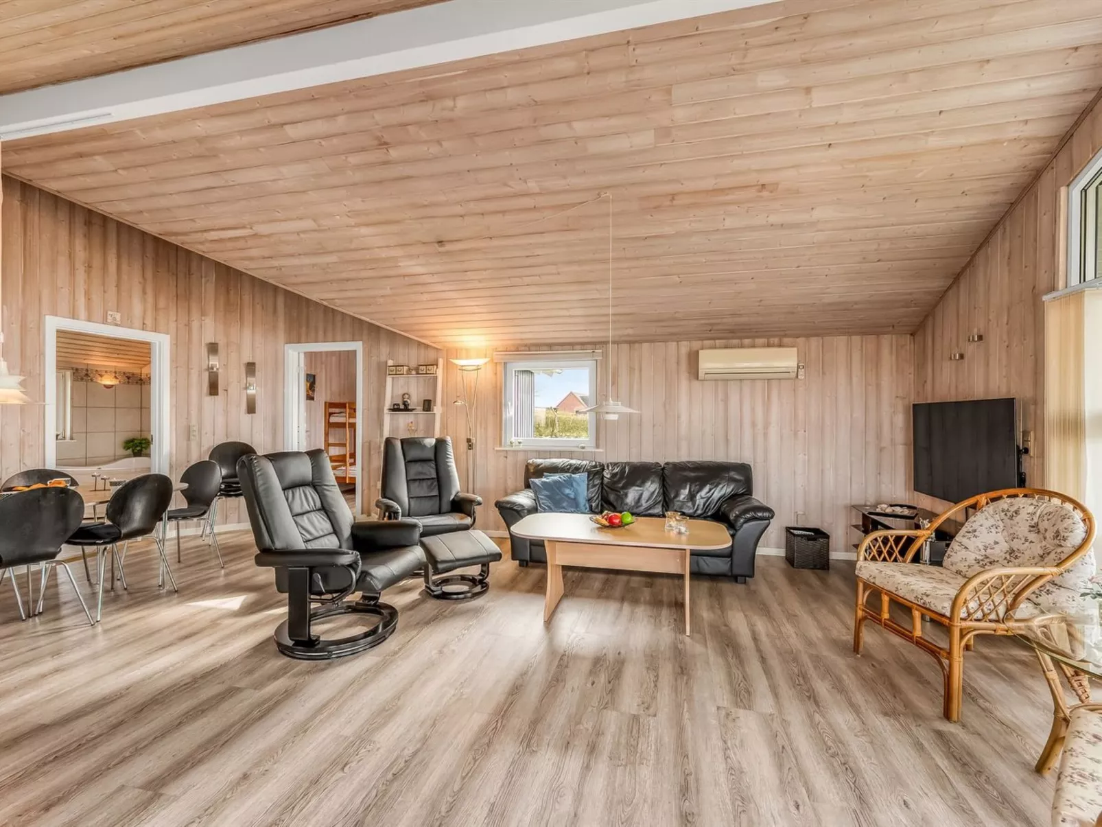 "Loviisa" - 300m to the fjord-Binnen