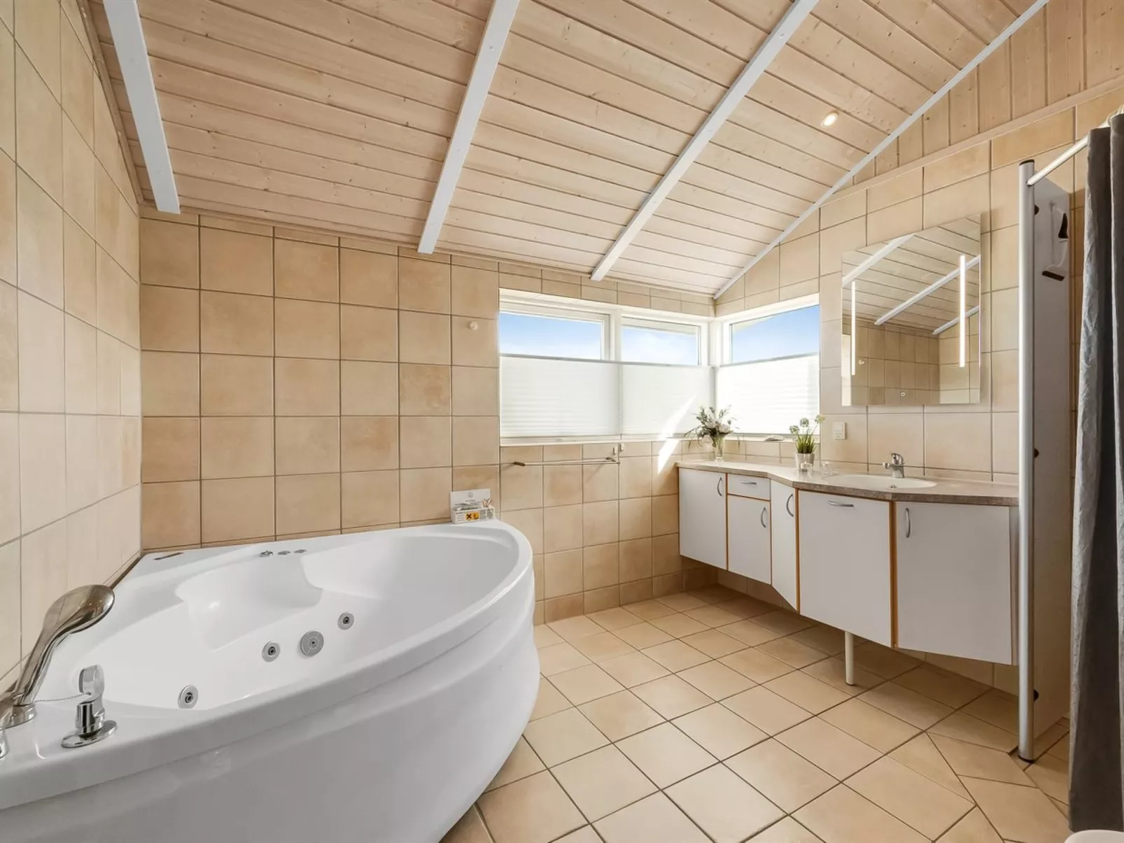 "Thrugot" -  from the sea-Binnen