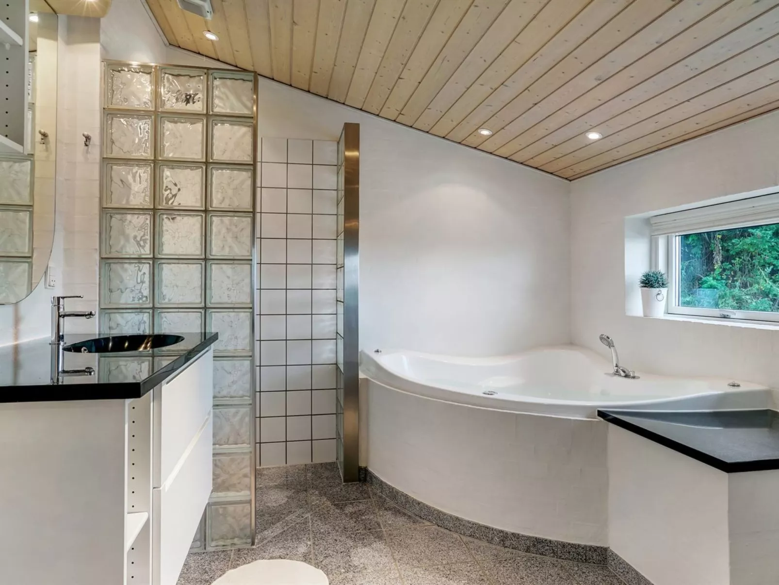 "Josten" - 500m from the sea-Binnen