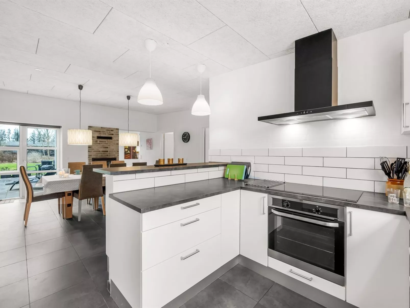 "Jarven" - 500m to the fjord-Binnen