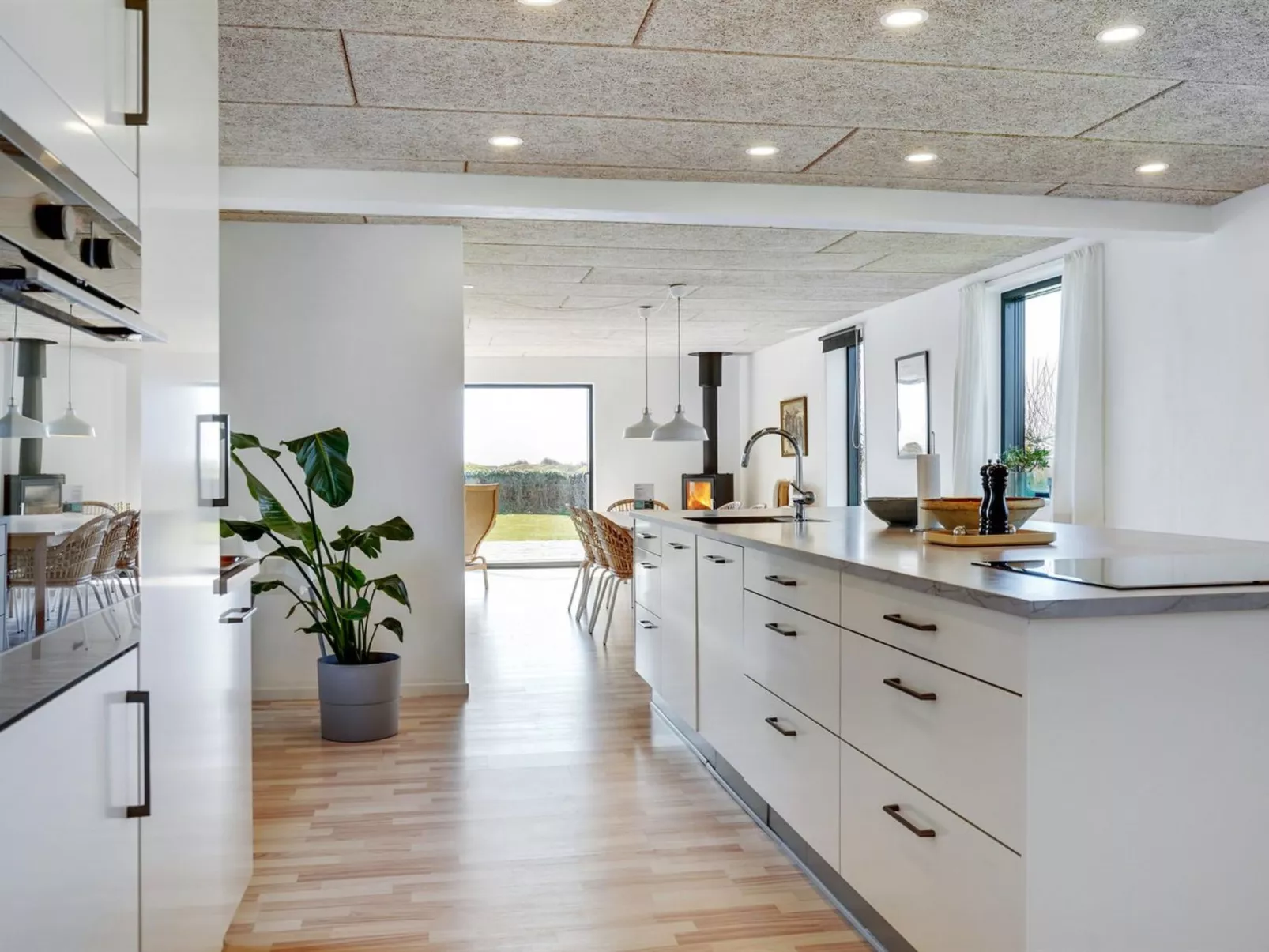 "Emin" - 100m from the sea-Binnen