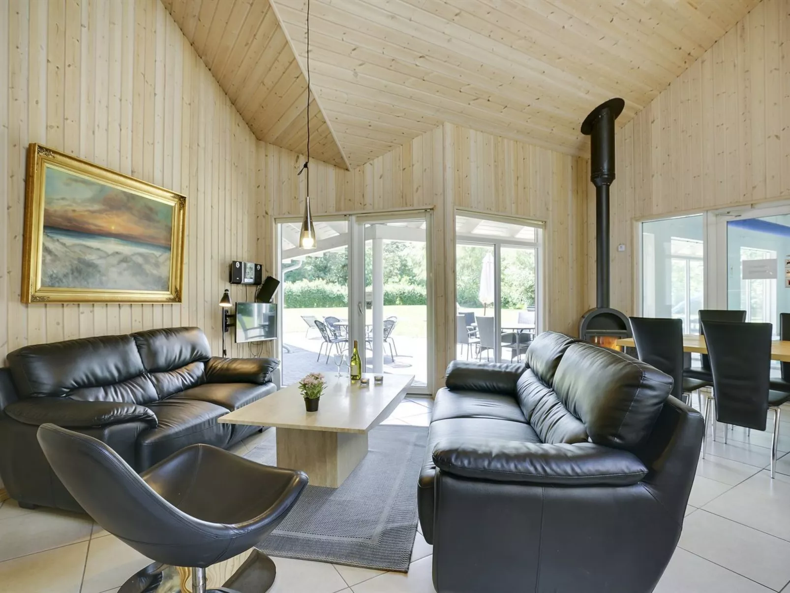 "Hughe" - 300m from the sea-Binnen