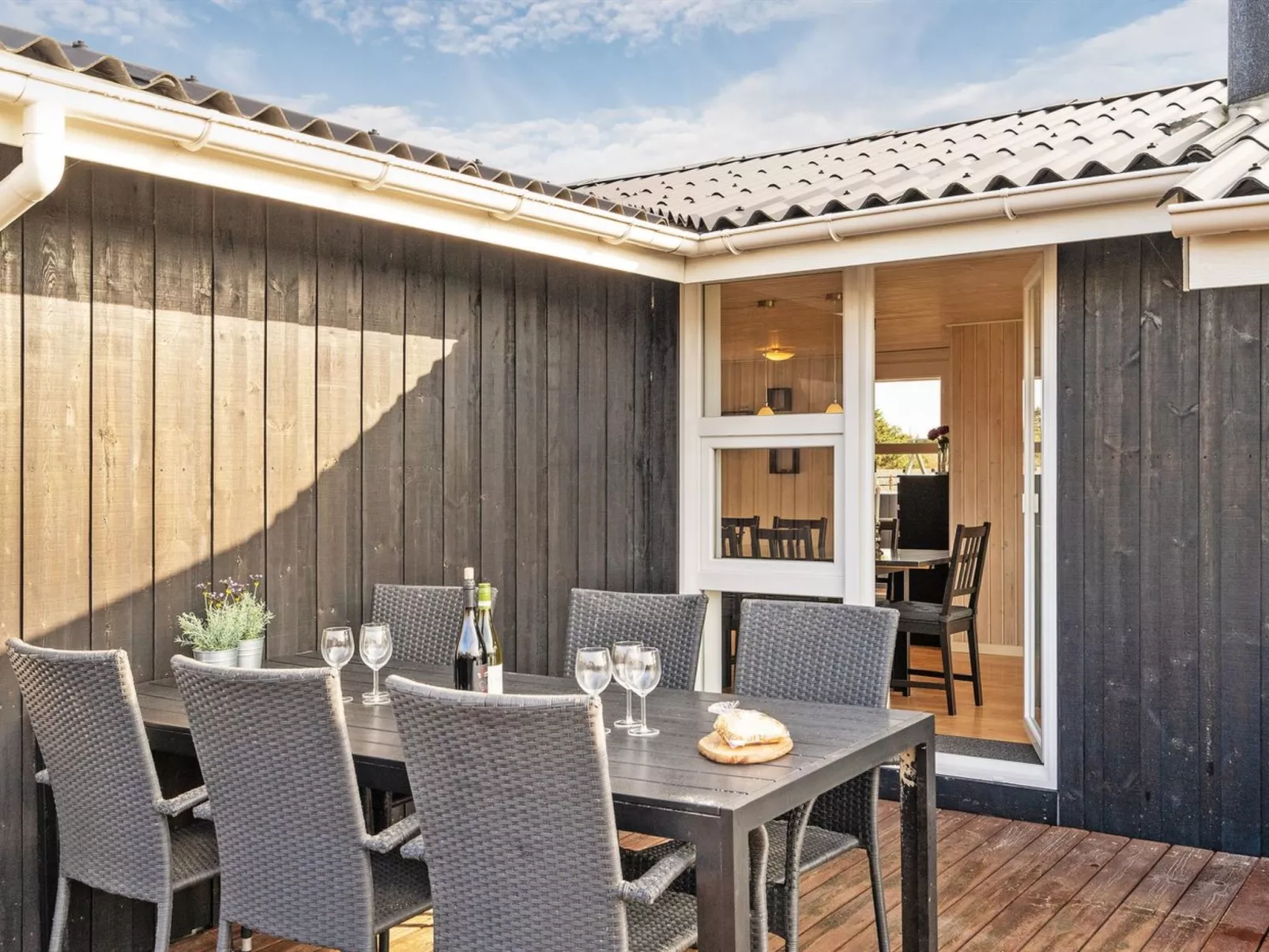 "Hroswitha" - 100m from the sea-Buiten