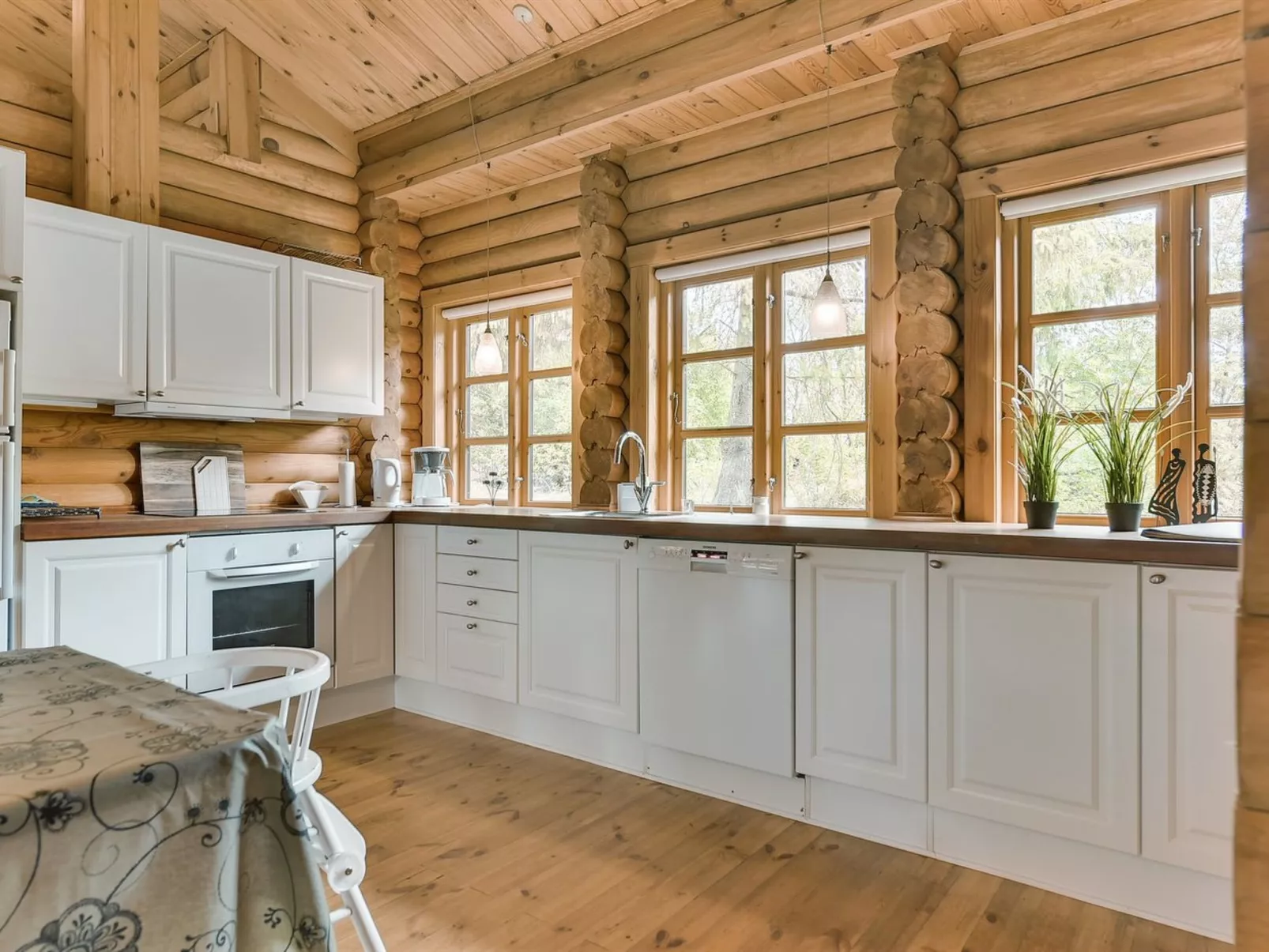 "Frederica" - 30km from the sea-Binnen