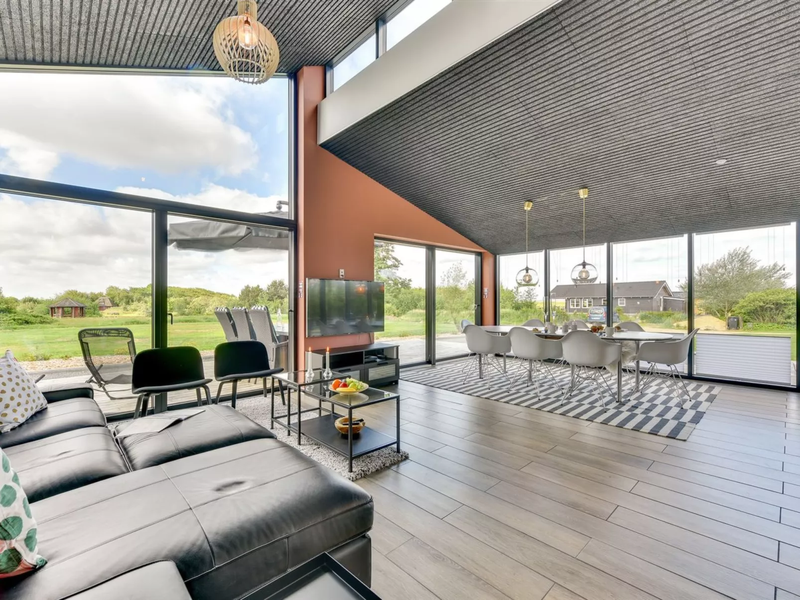 "Emilie" - 250m to the fjord-Binnen