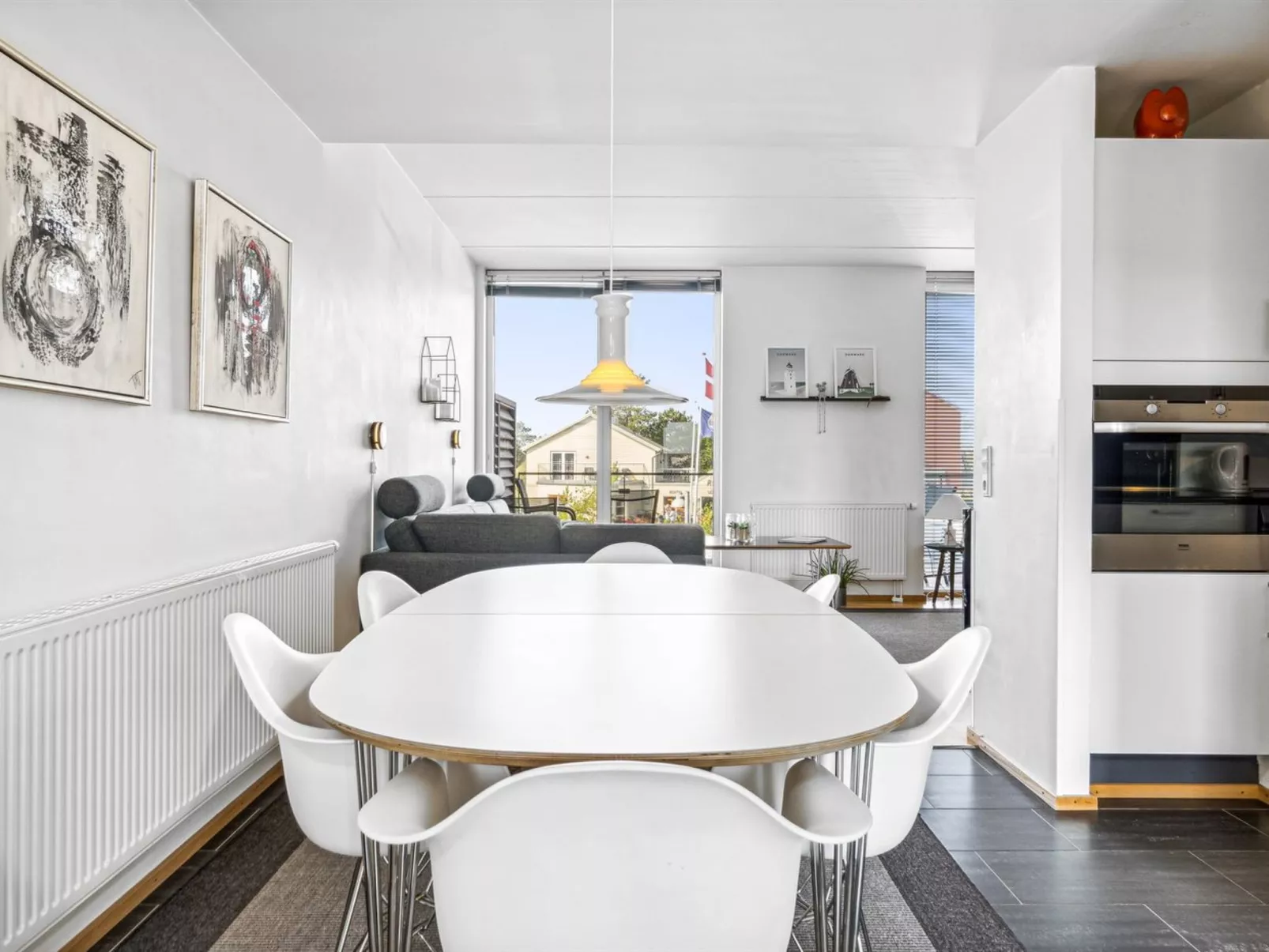 "Kimi" - 100m from the sea-Binnen