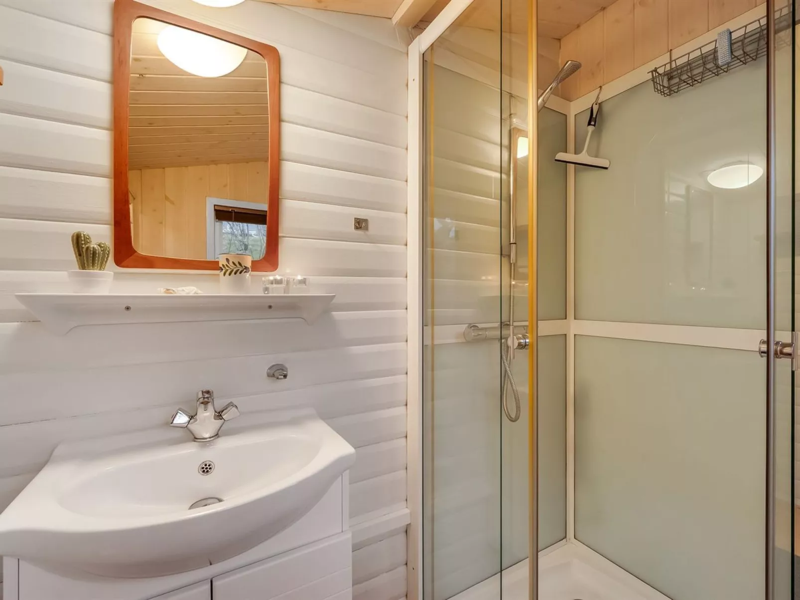 "Dimo" - 300m to the fjord-Binnen