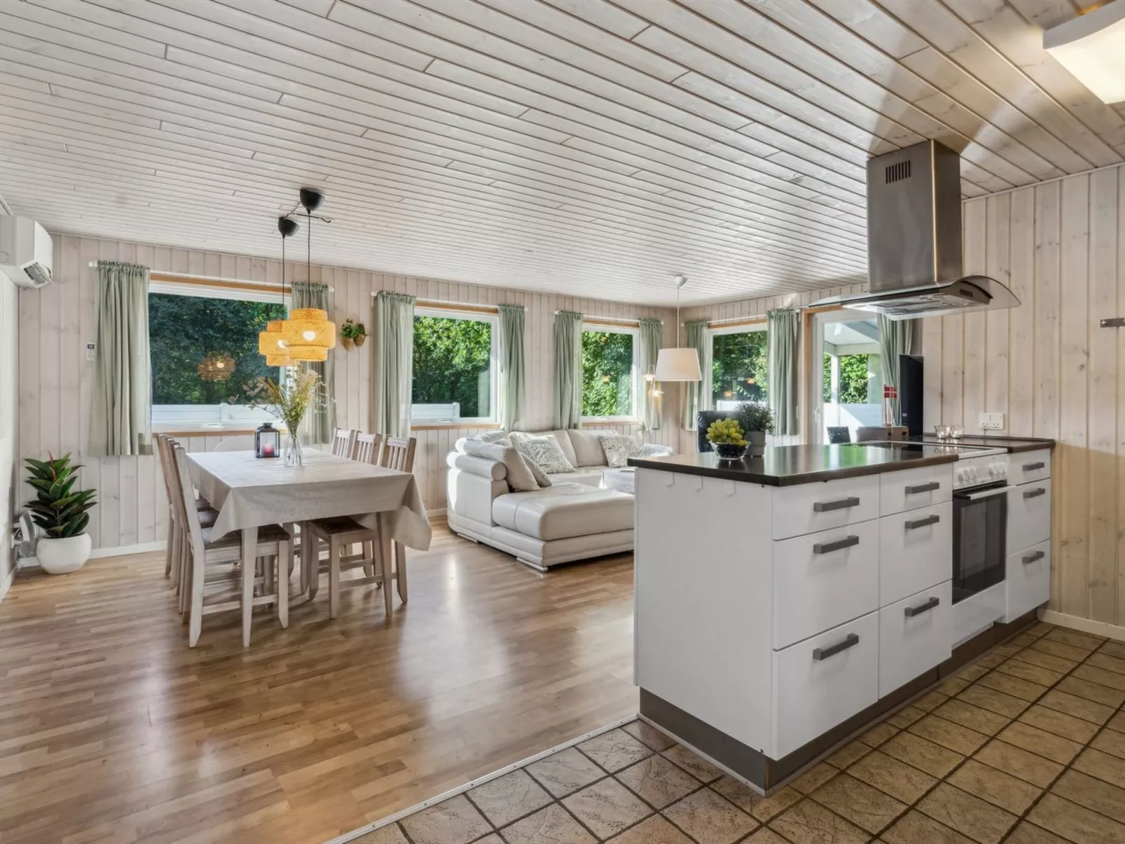 "Viljo" - 30km from the sea-Binnen