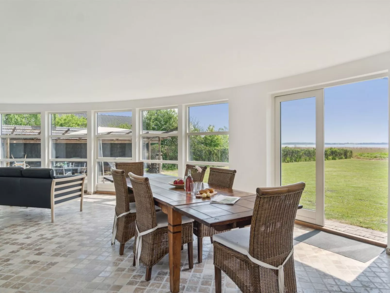 "Vemund" - 100m to the fjord-Binnen