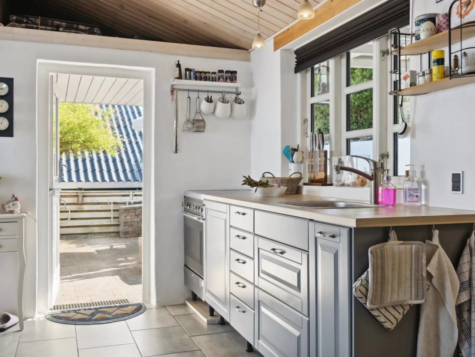 "Tameka" - 10m to the fjord-Binnen