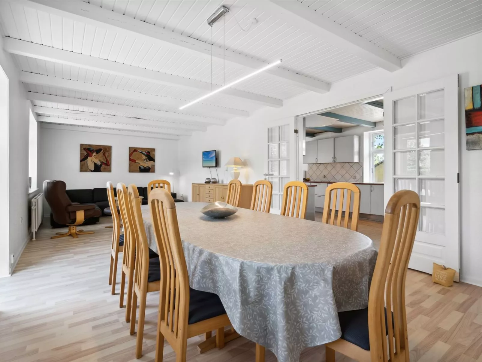 "Essie" - 20km from the sea-Binnen