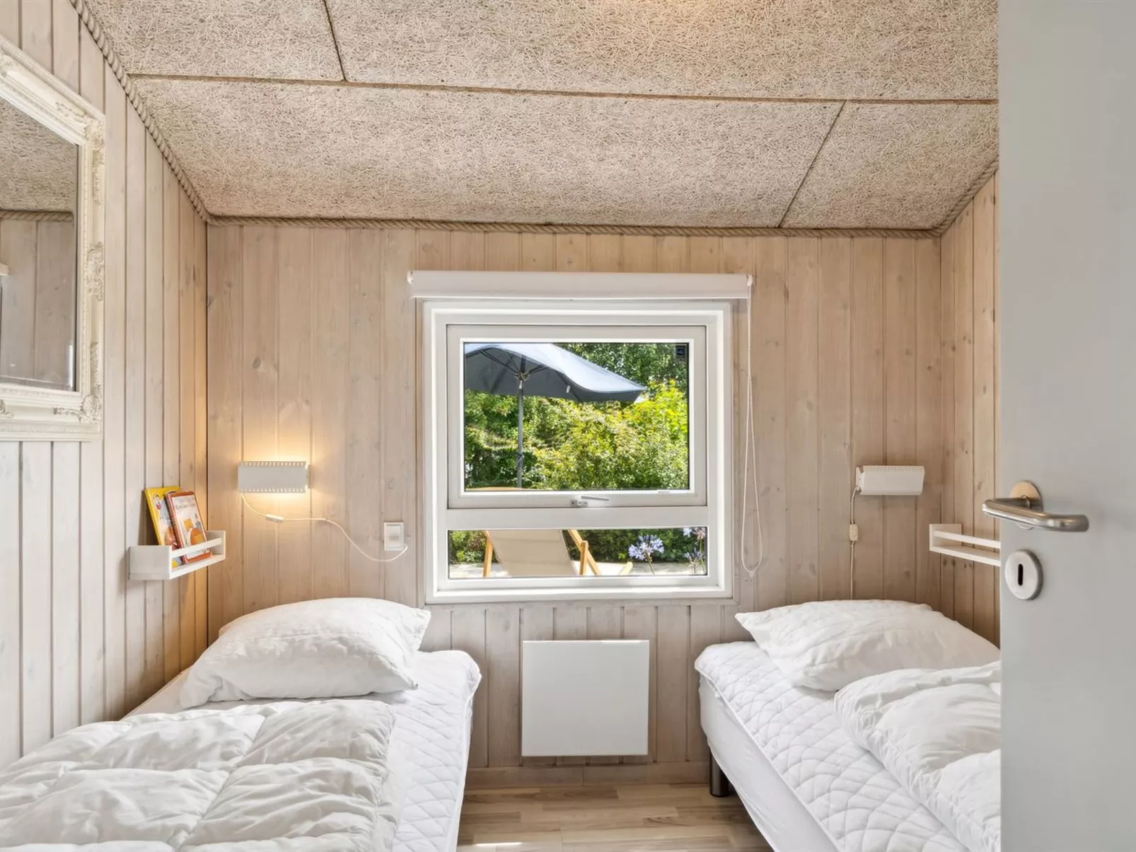 "Katharine" - 175m from the sea-Binnen