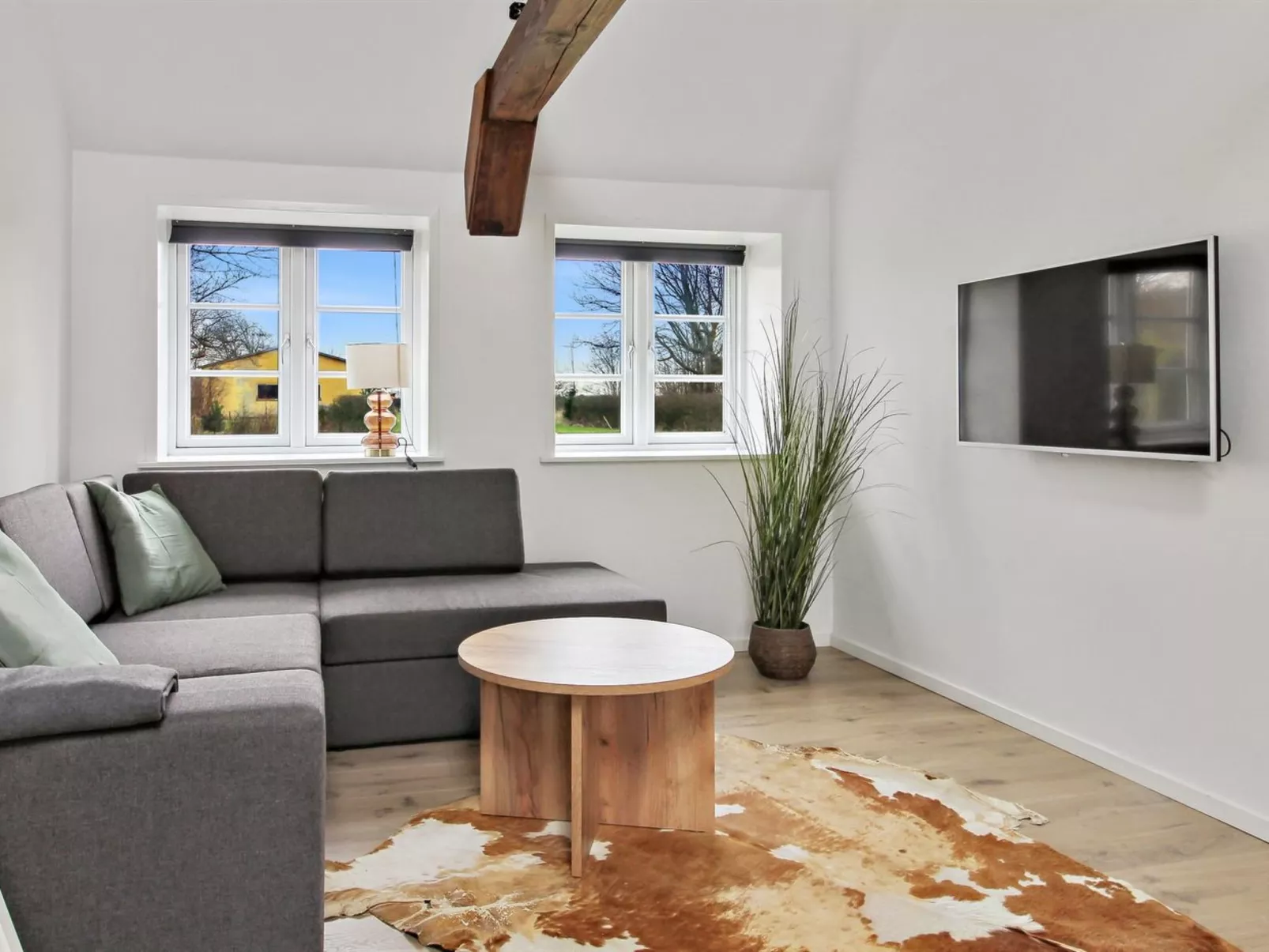 "Thrine" - 24km from the sea-Binnen