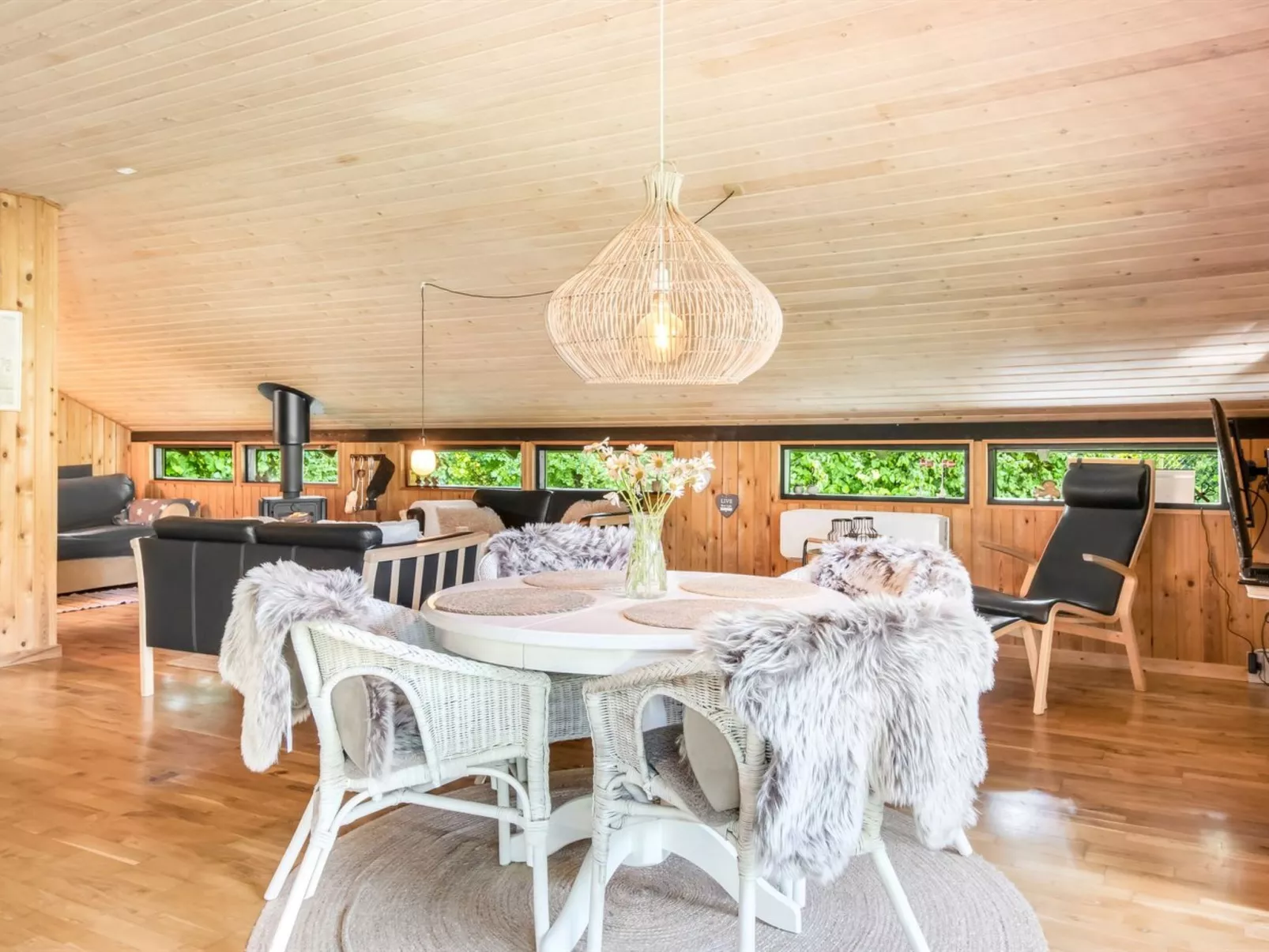 "Amela" - 30km from the sea-Binnen