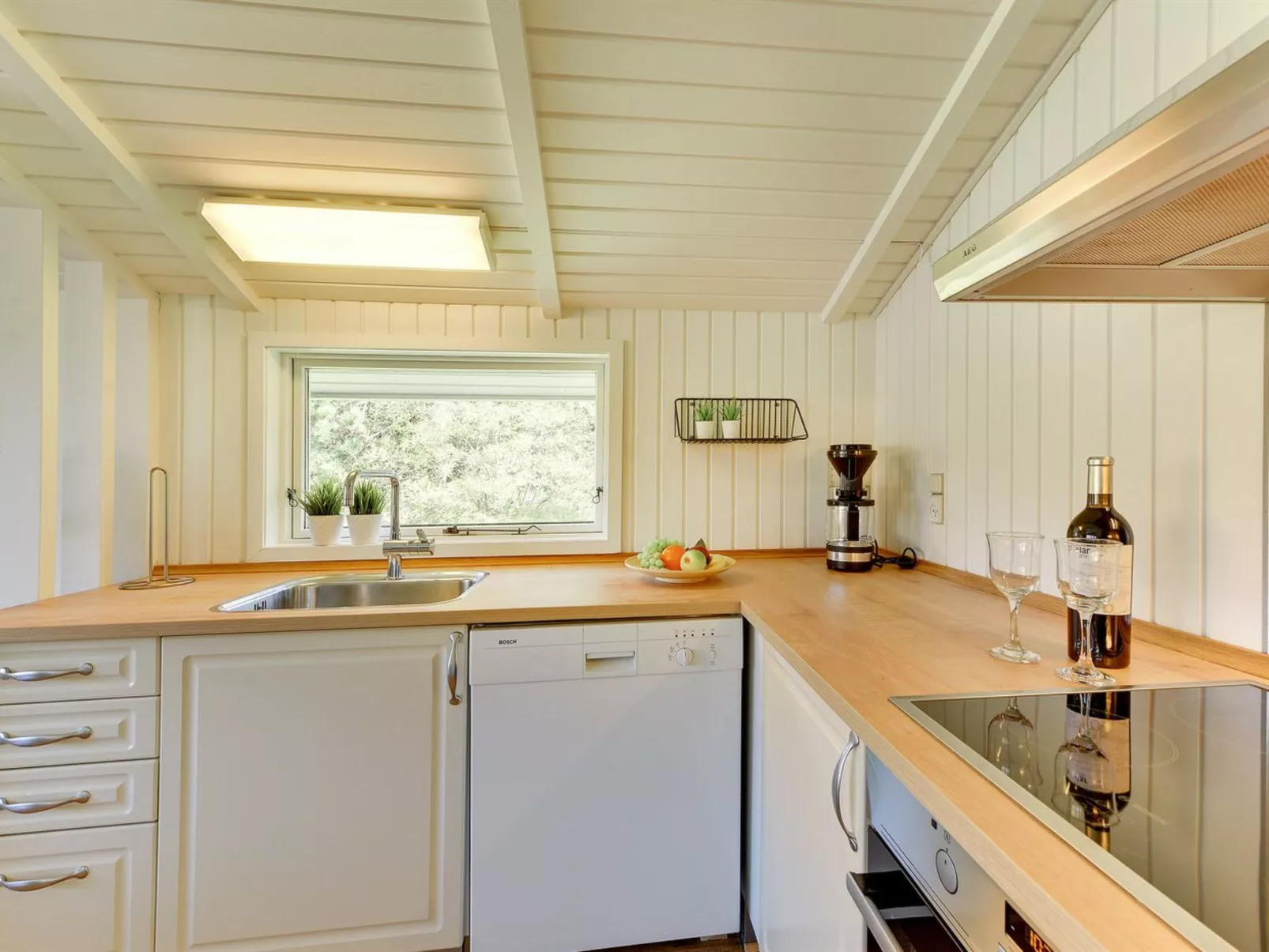 "Darina" - 1.5km from the sea-Binnen