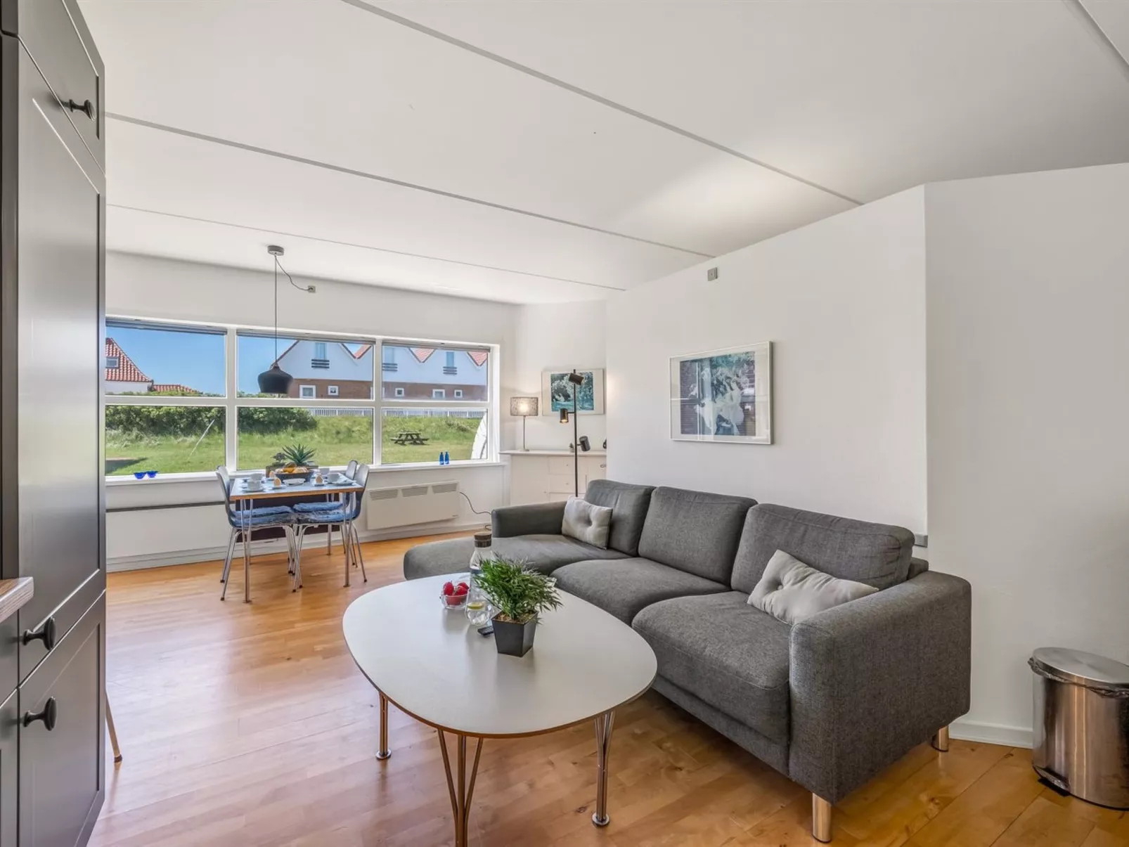 "Akai" - 100m from the sea - Binnen