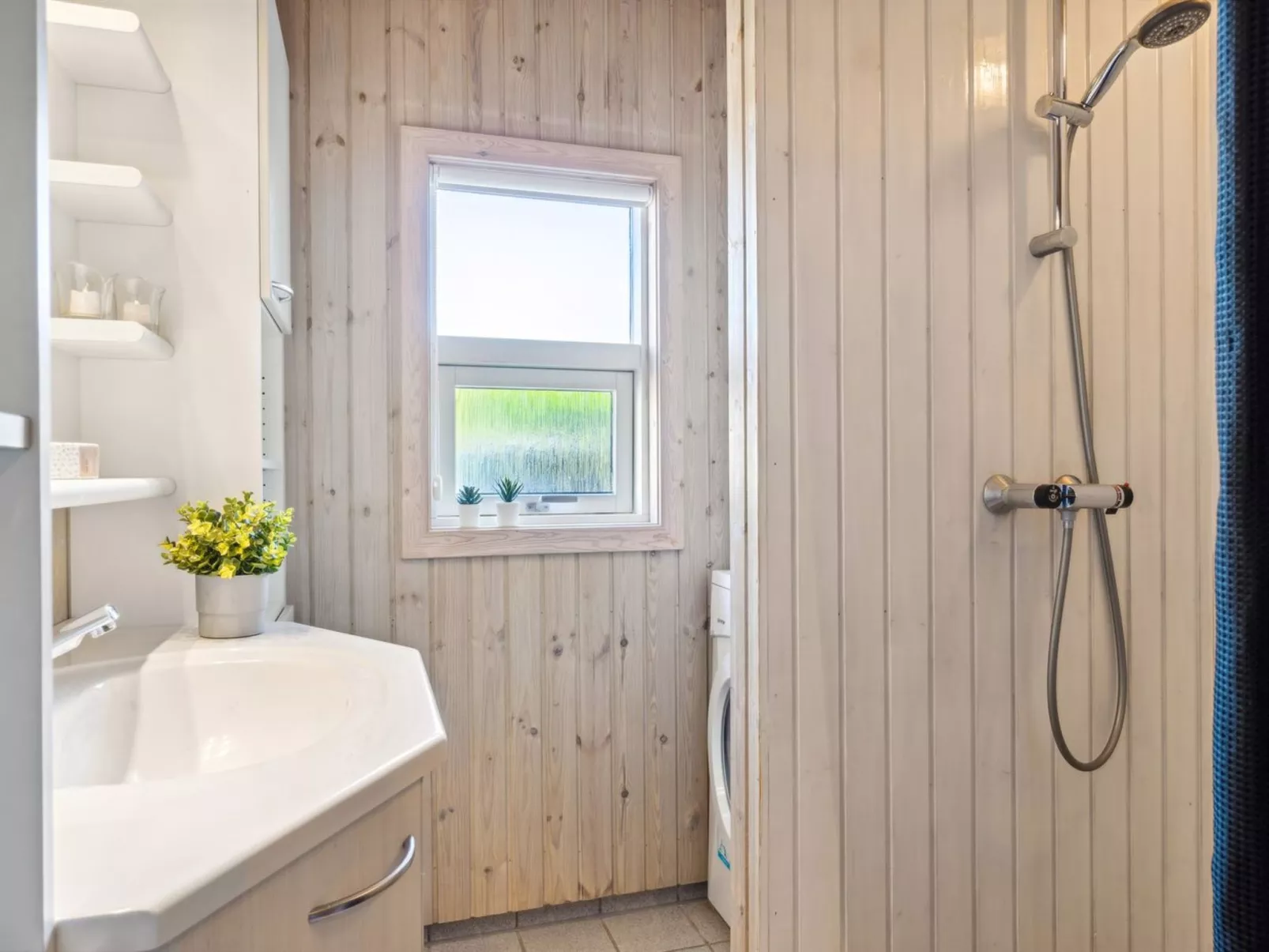 "Myriam" - 50m from the sea-Binnen