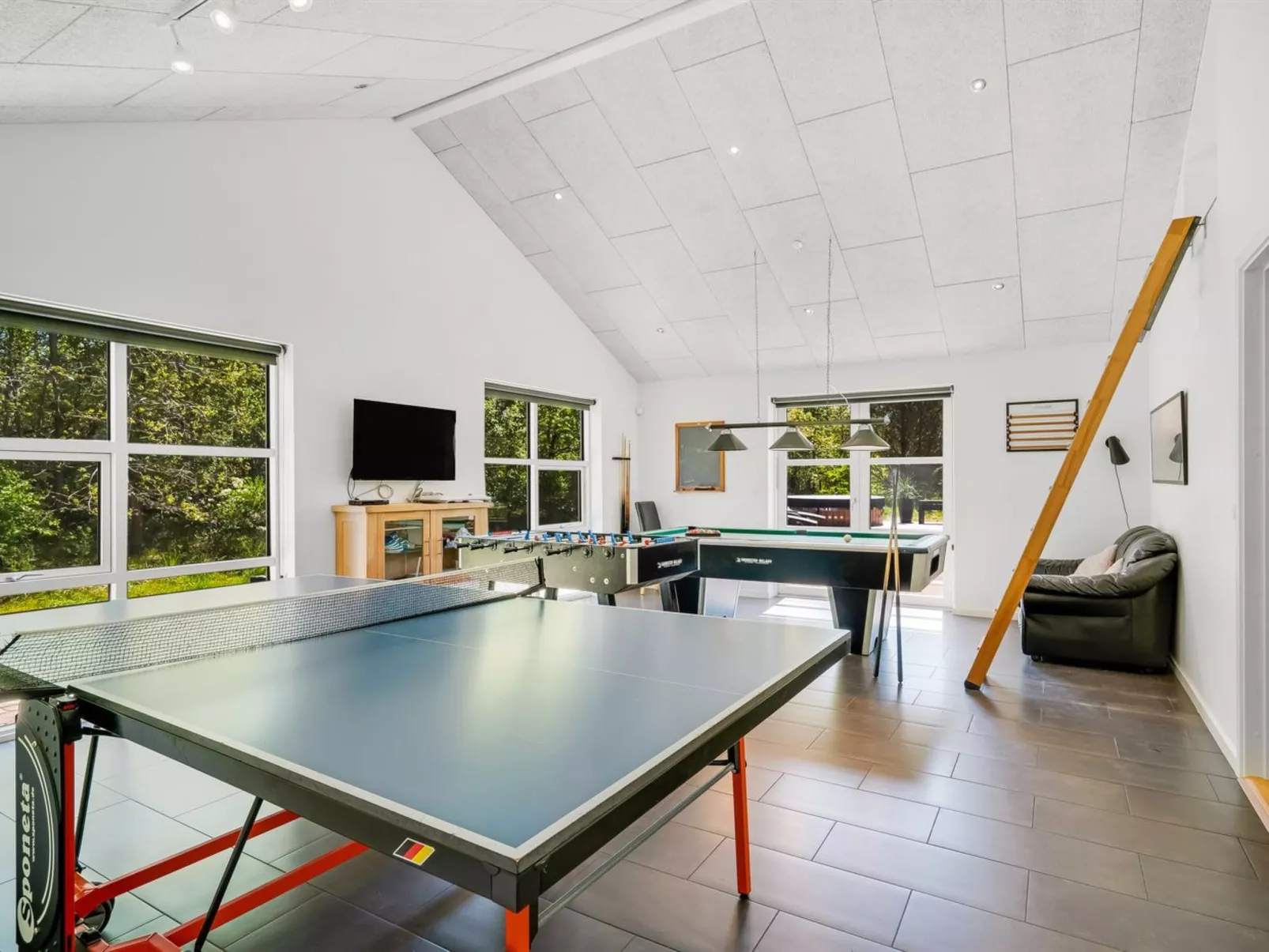 "Ahto" - 600m to the fjord-Binnen