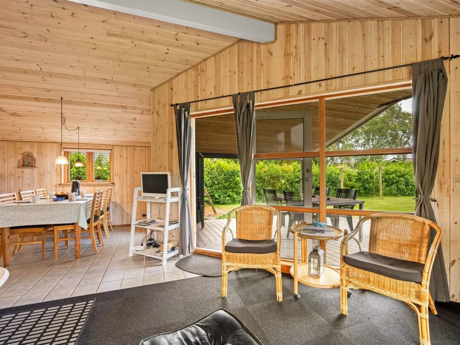 "Åsa" - 500m to the fjord-Binnen