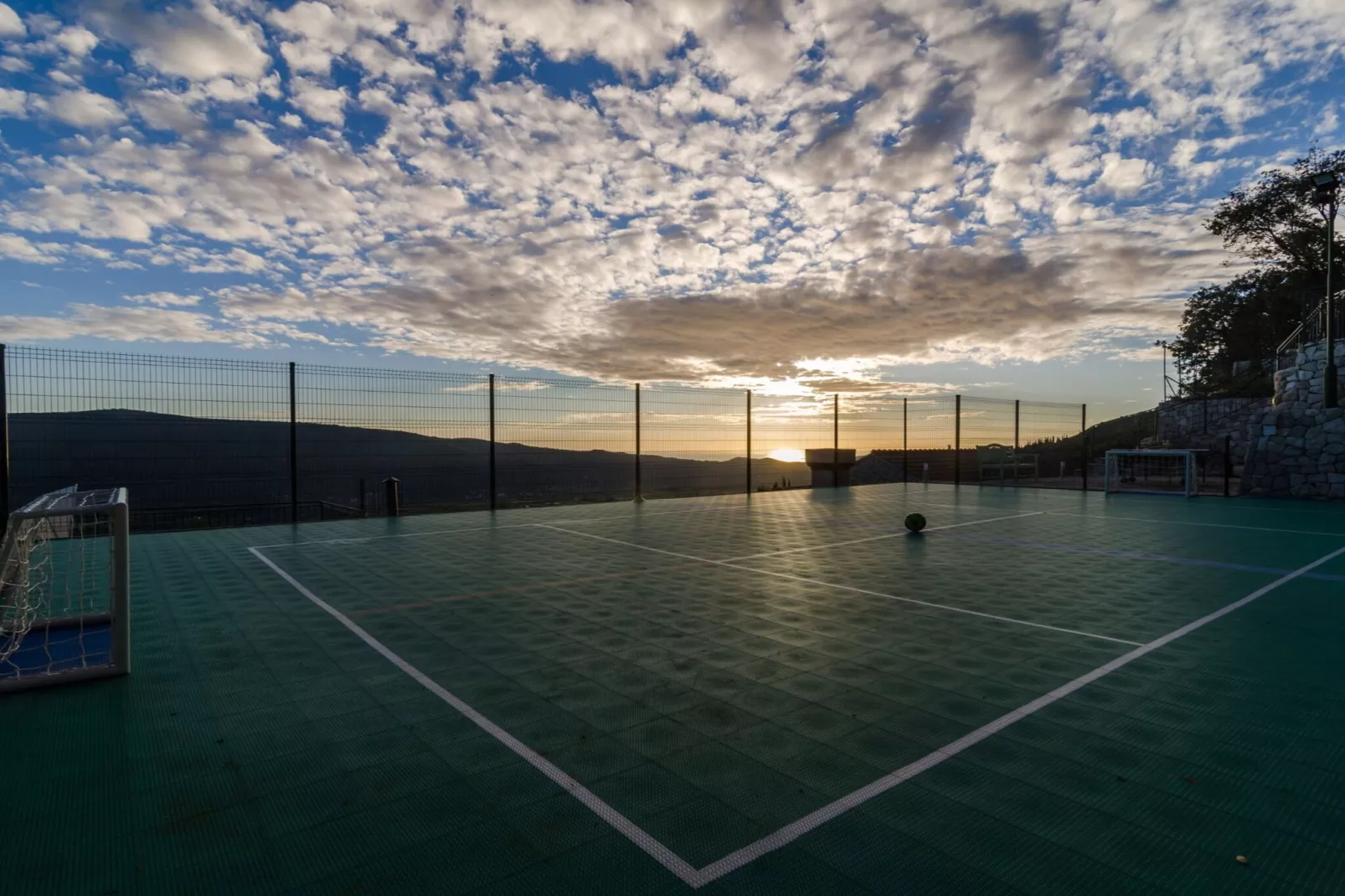 Villa Falcon Rook - Four-Bedroom Villa with Terrace and Swimming Pool-Faciliteiten