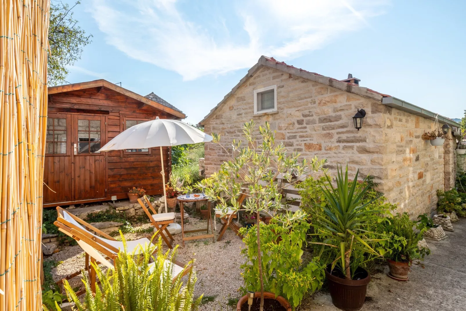 Stone House Harmony -Studio Apartment with Patio and Garden View ( 2 )-Buitenlucht