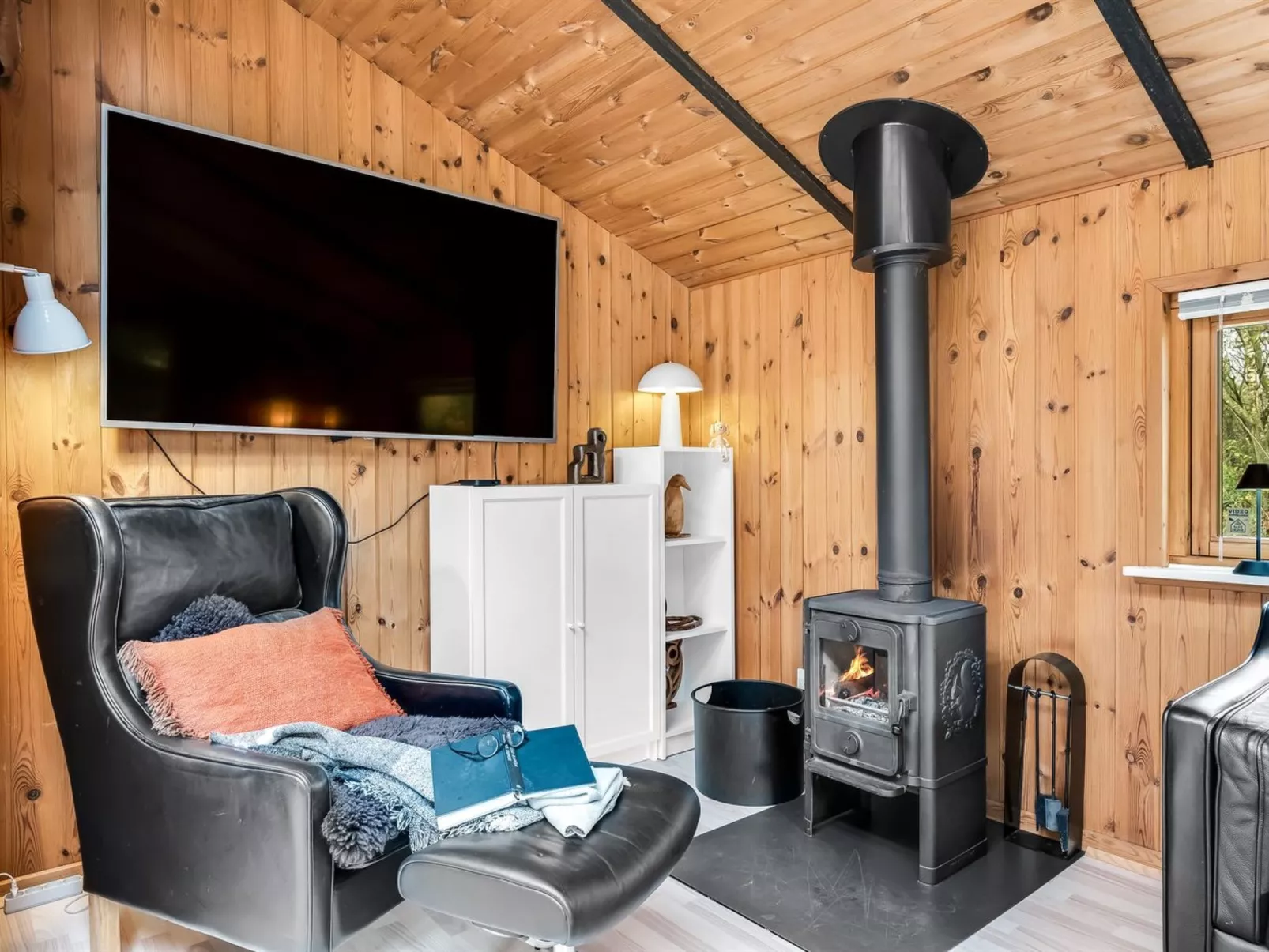 "Marthine" - 650m to the fjord-Binnen