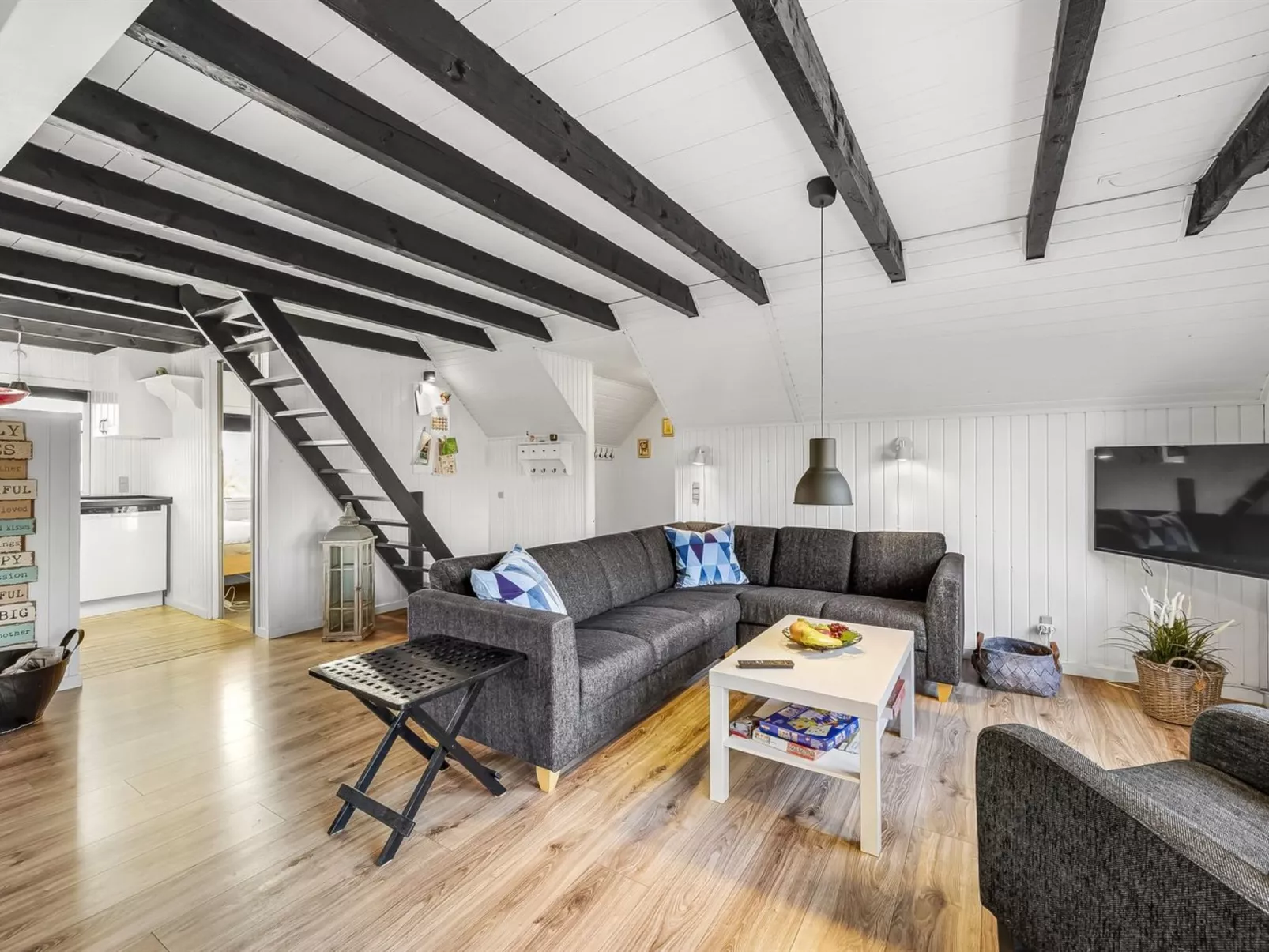 "Sampo" - 150m to the fjord-Binnen