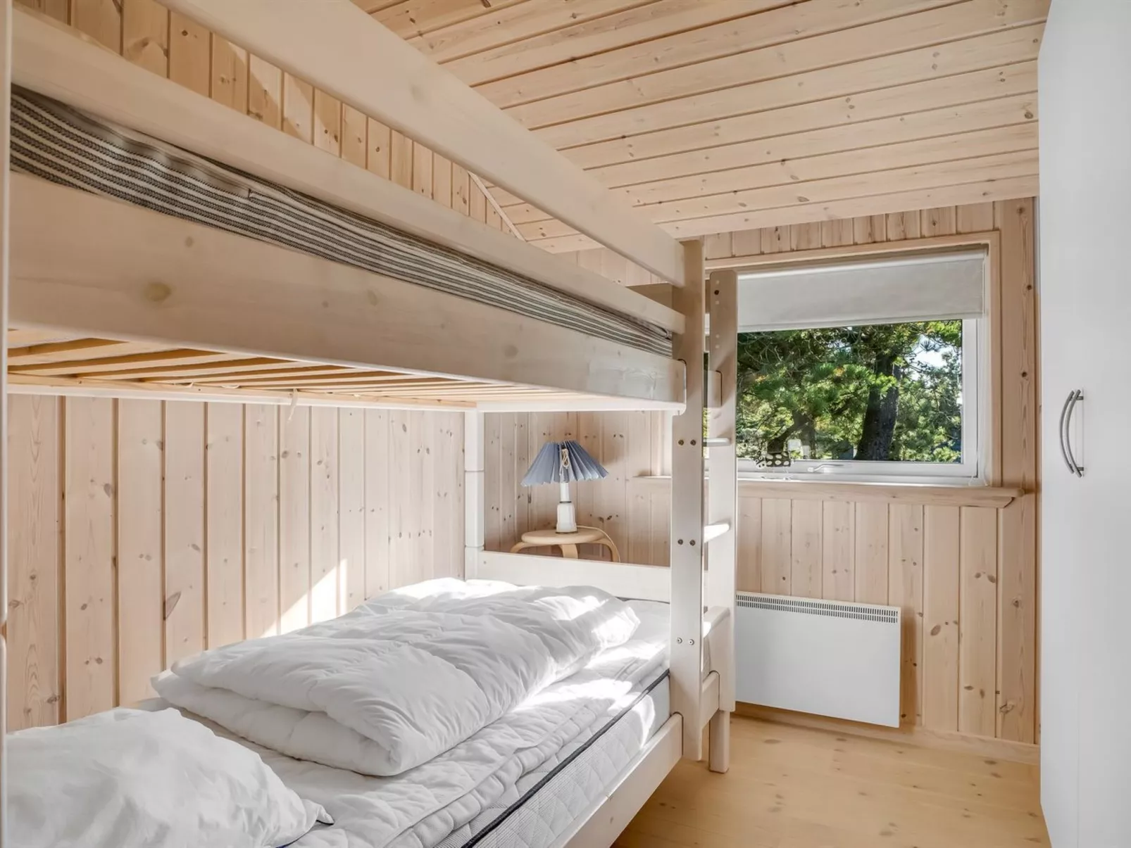 "Skrollan" - 200m to the fjord-Binnen