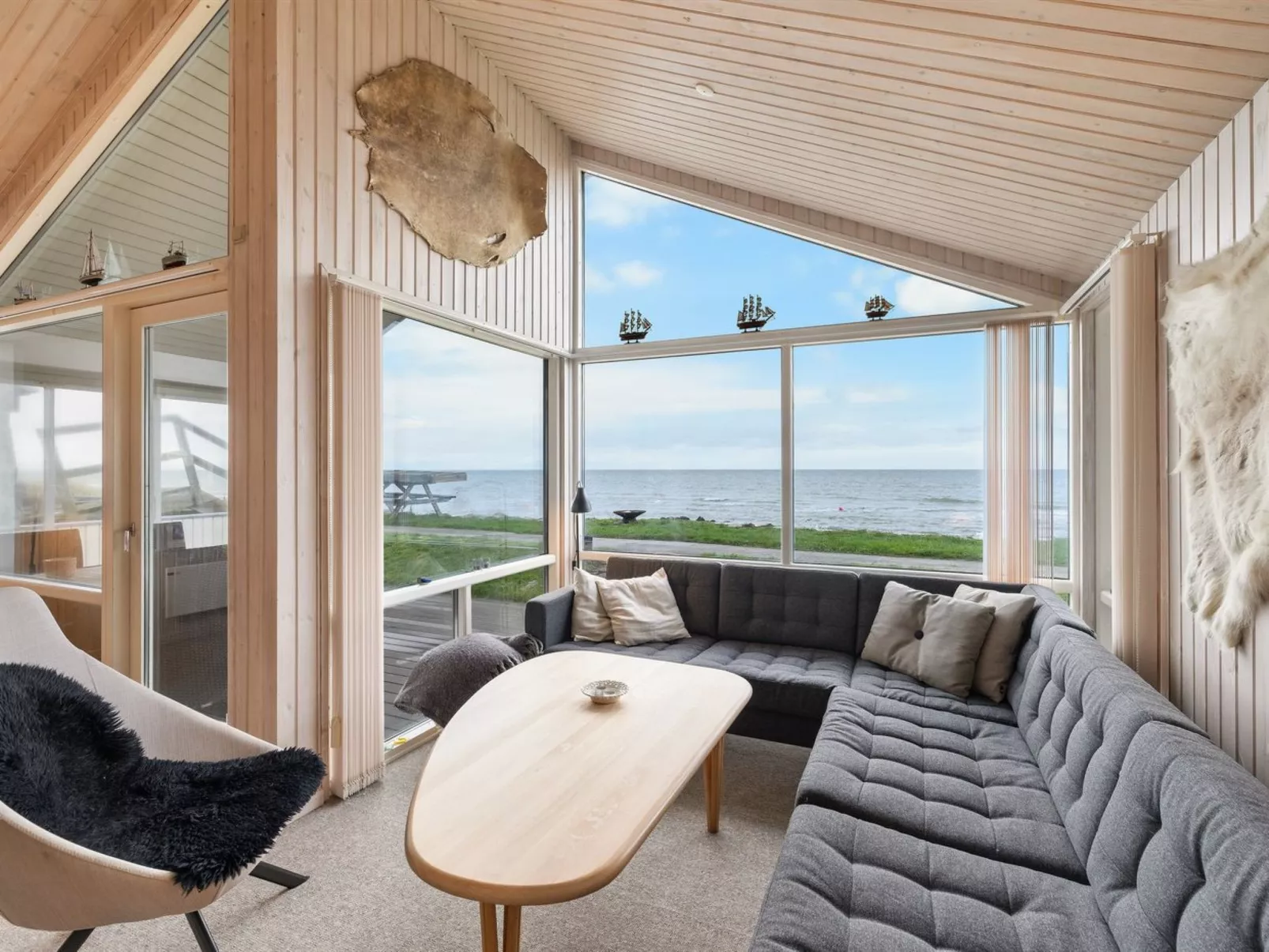 "Aswith" - 5m from the sea-Binnen