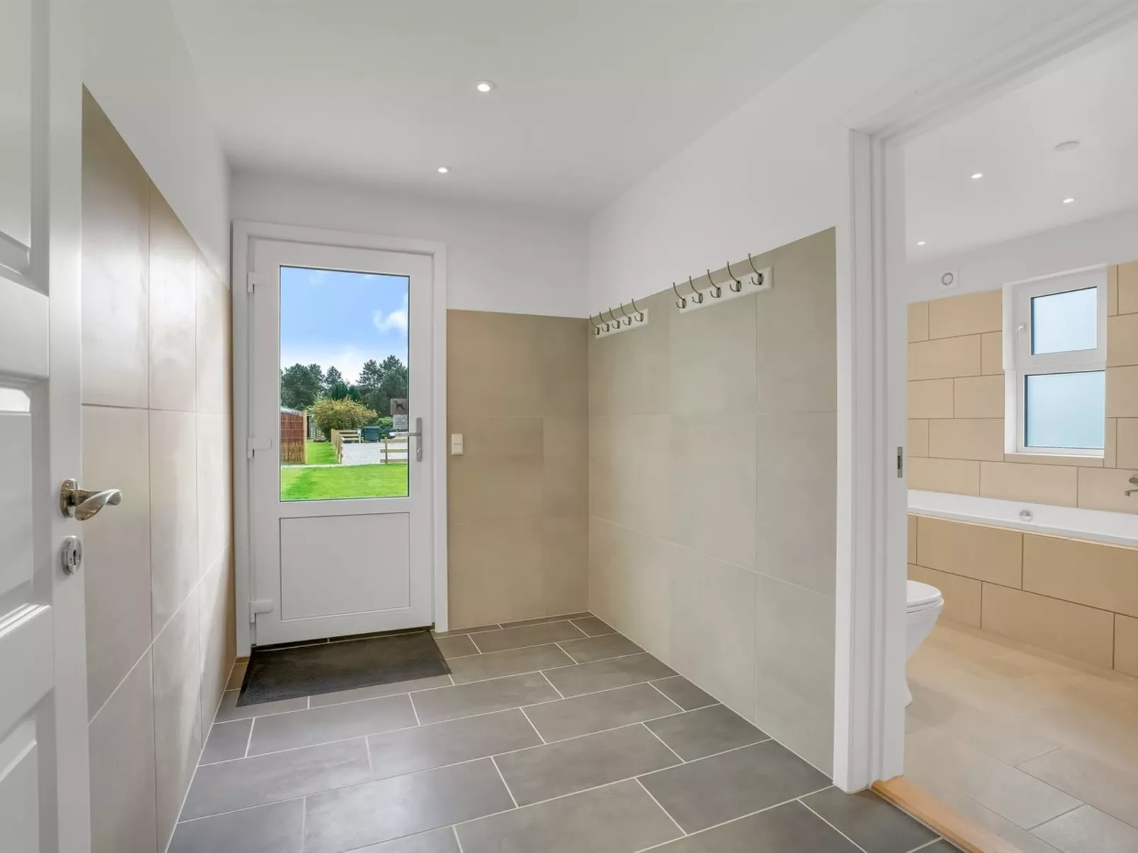 "Rajna" - 250m from the sea-Binnen