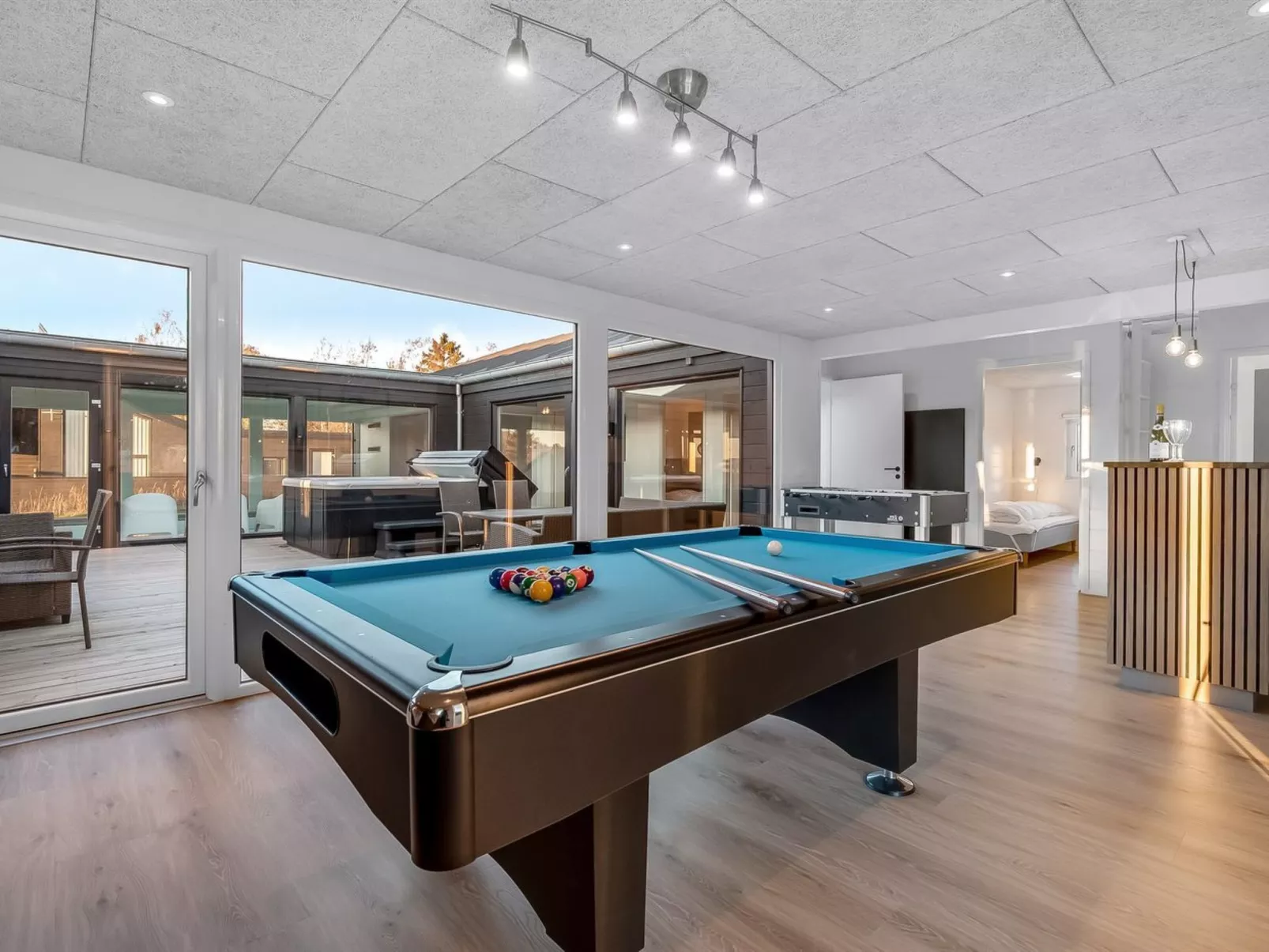 "Hana" - 800m from the sea-Binnen